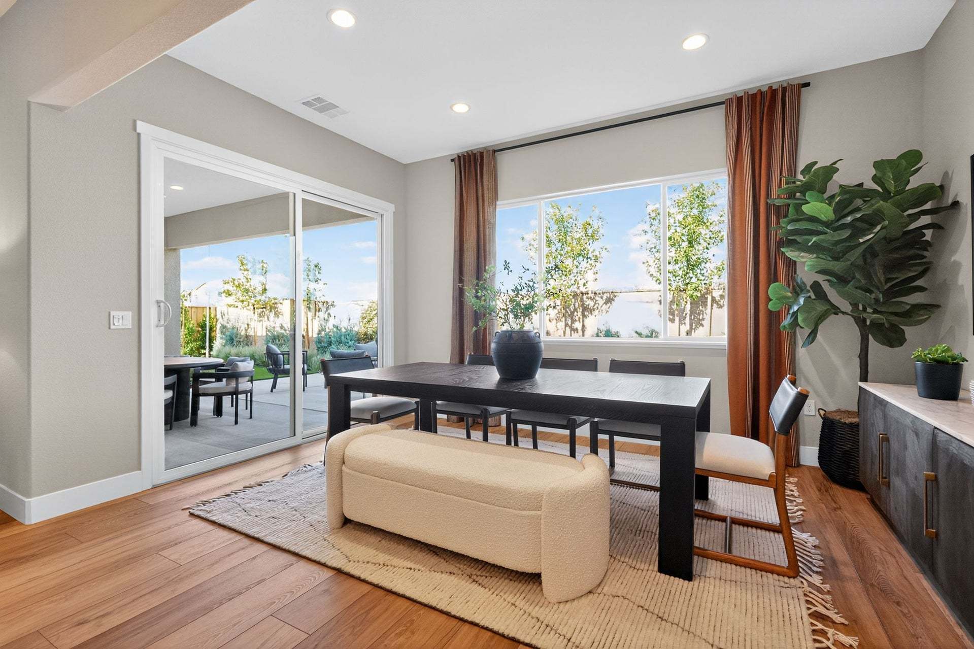 Residence 14 | Dining