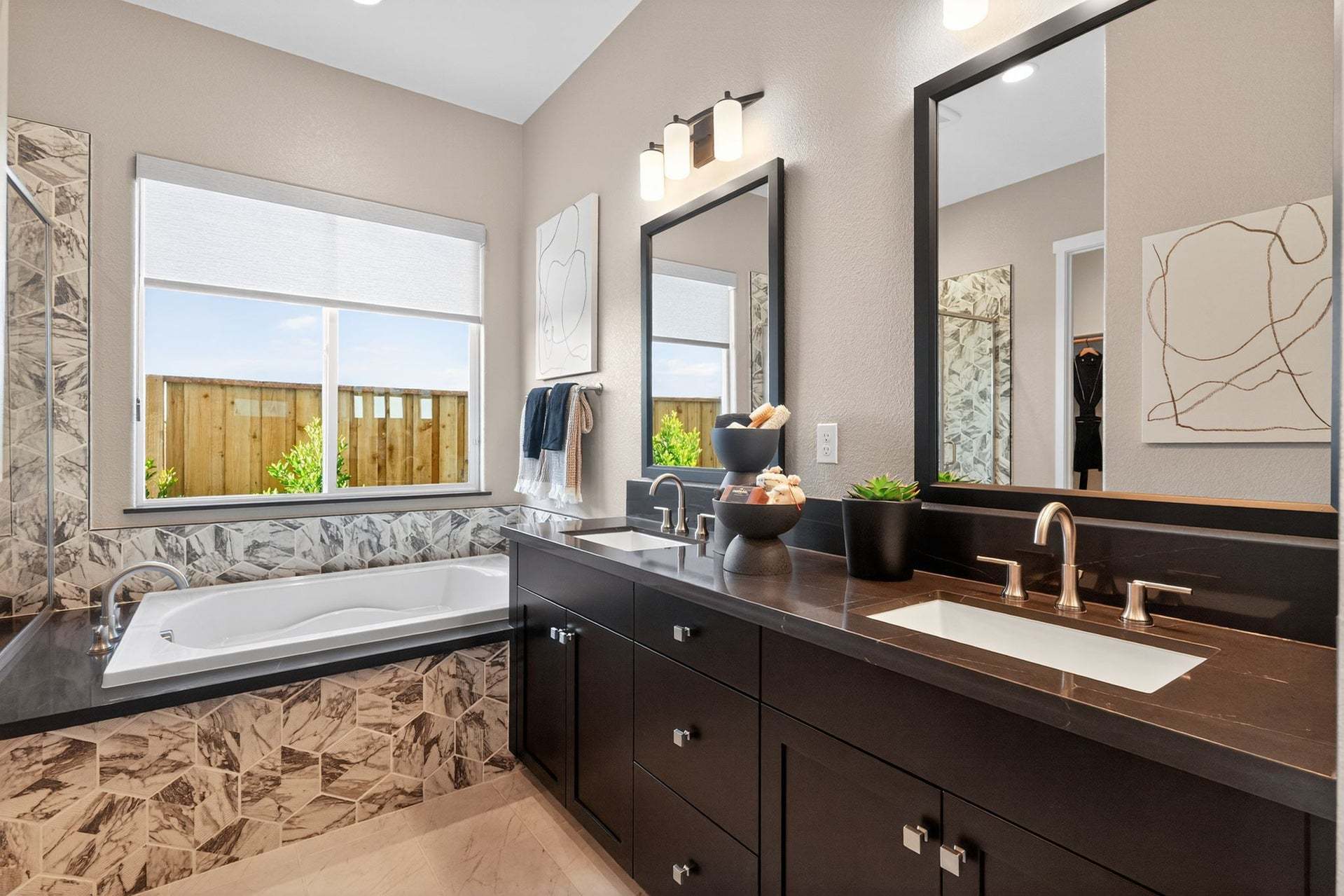 Residence 14 | Owner's Bath