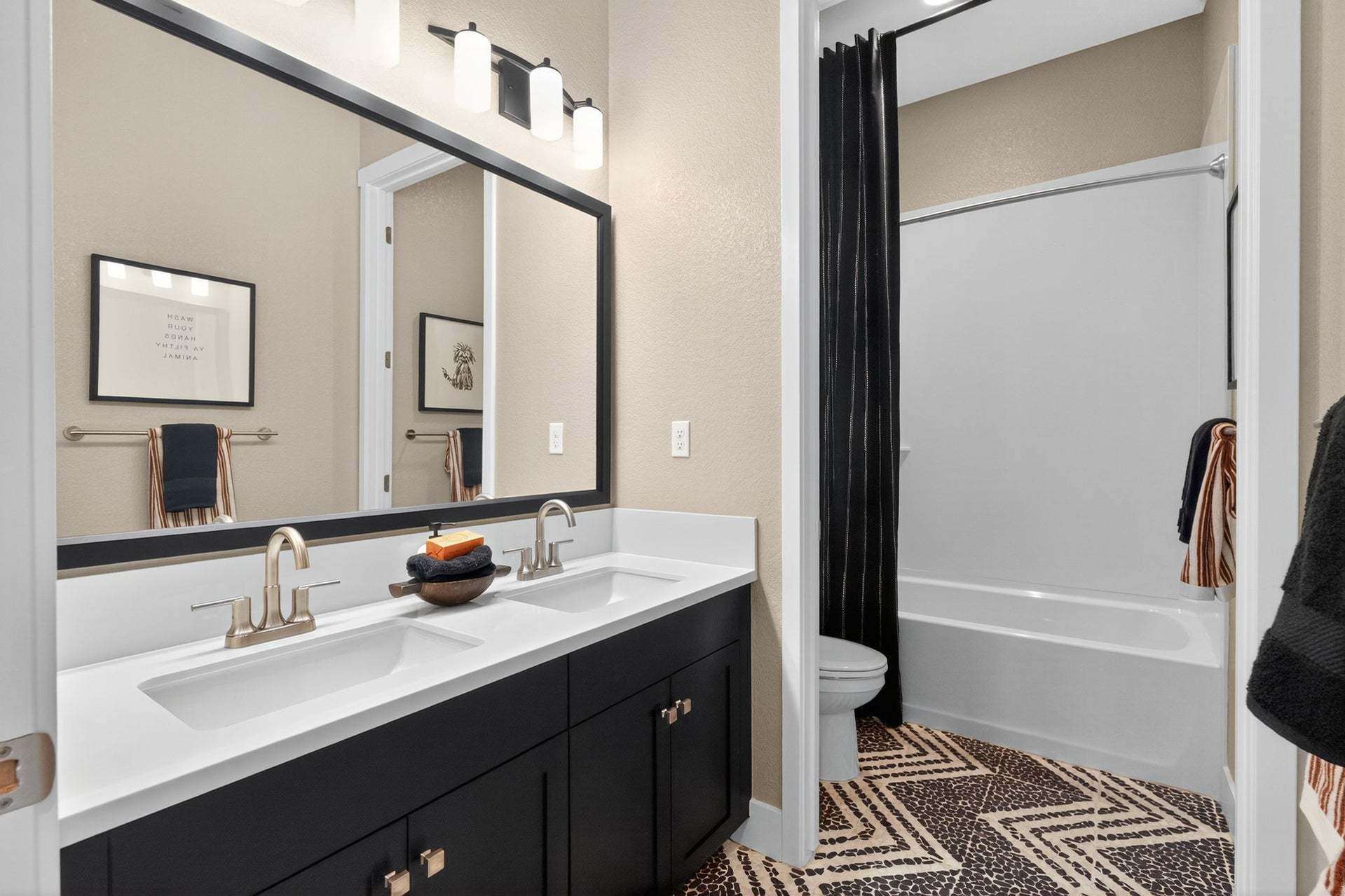 Residence 14 | Bath 2