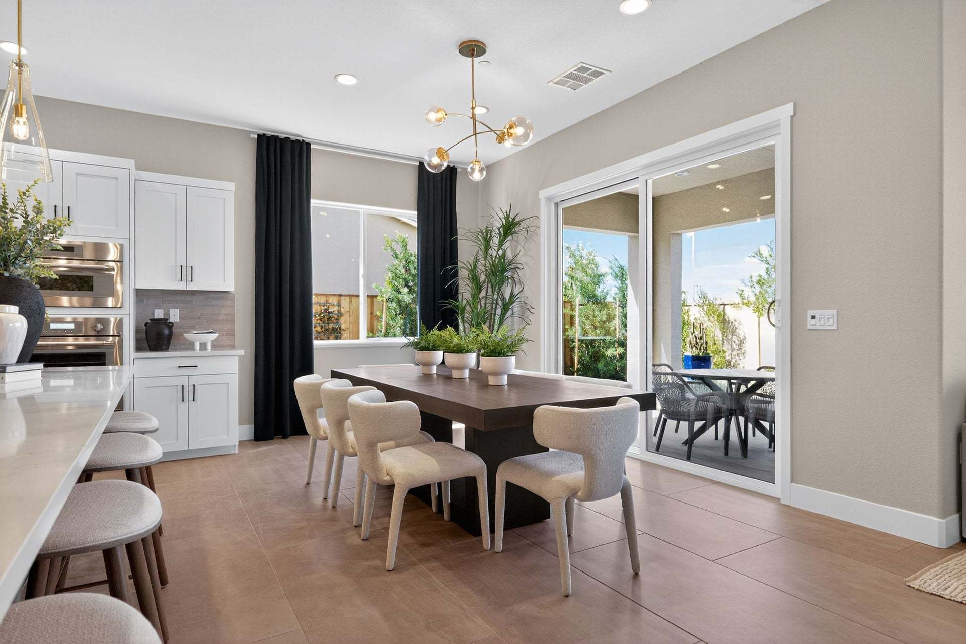 Residence 15 | Dining