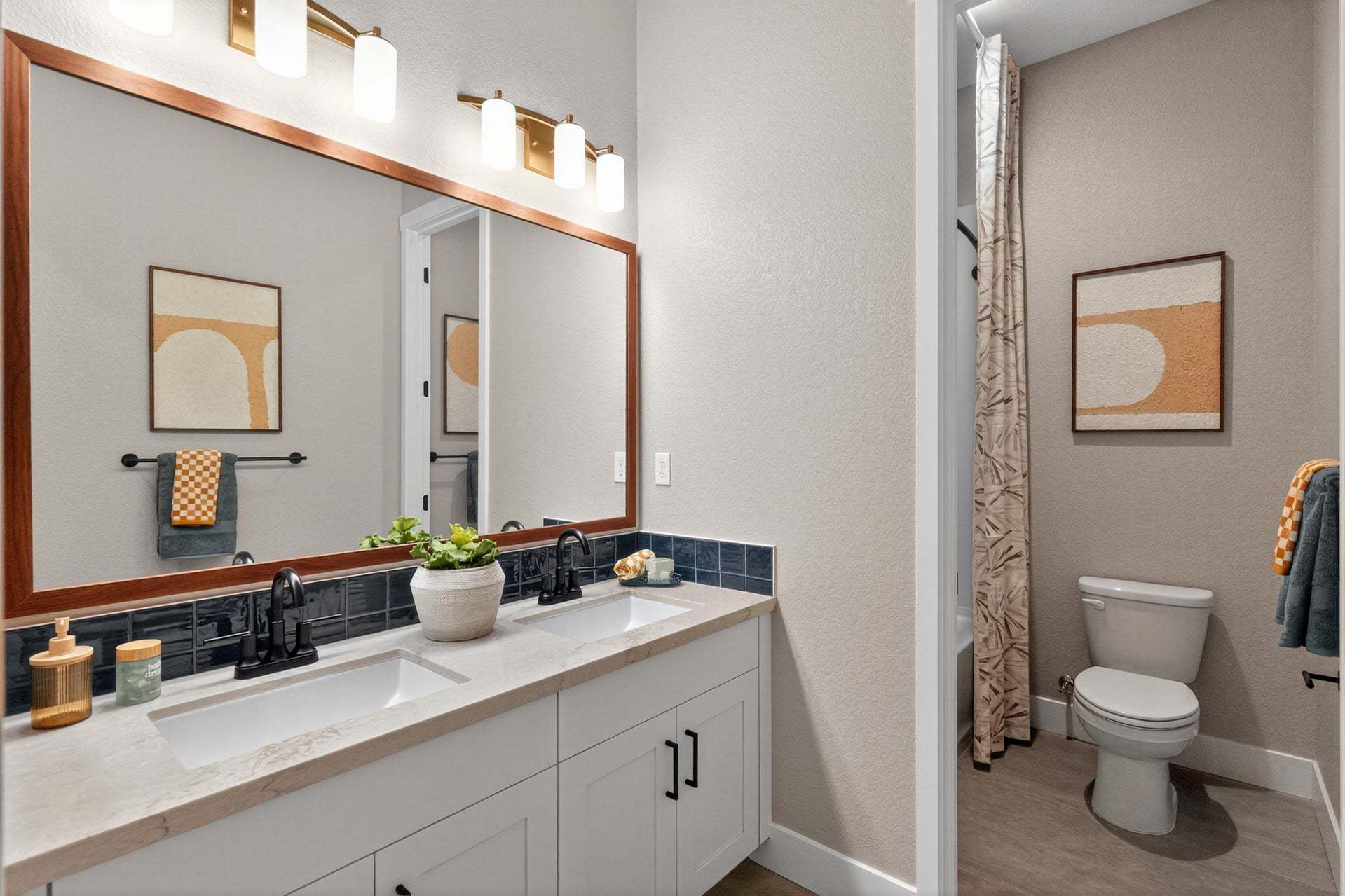 Residence 15 | Bath 2