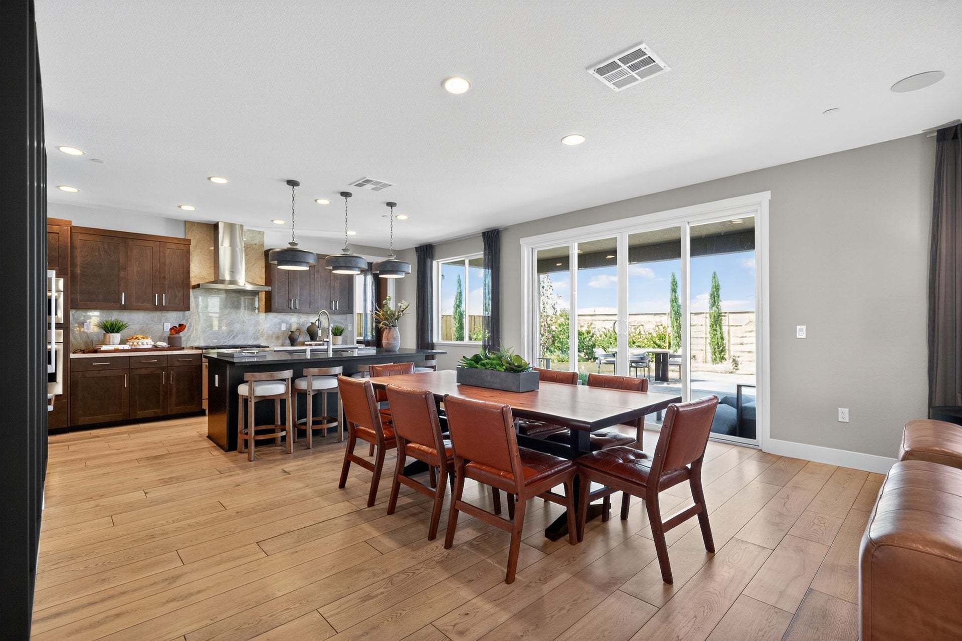 Residence 16 | Dining