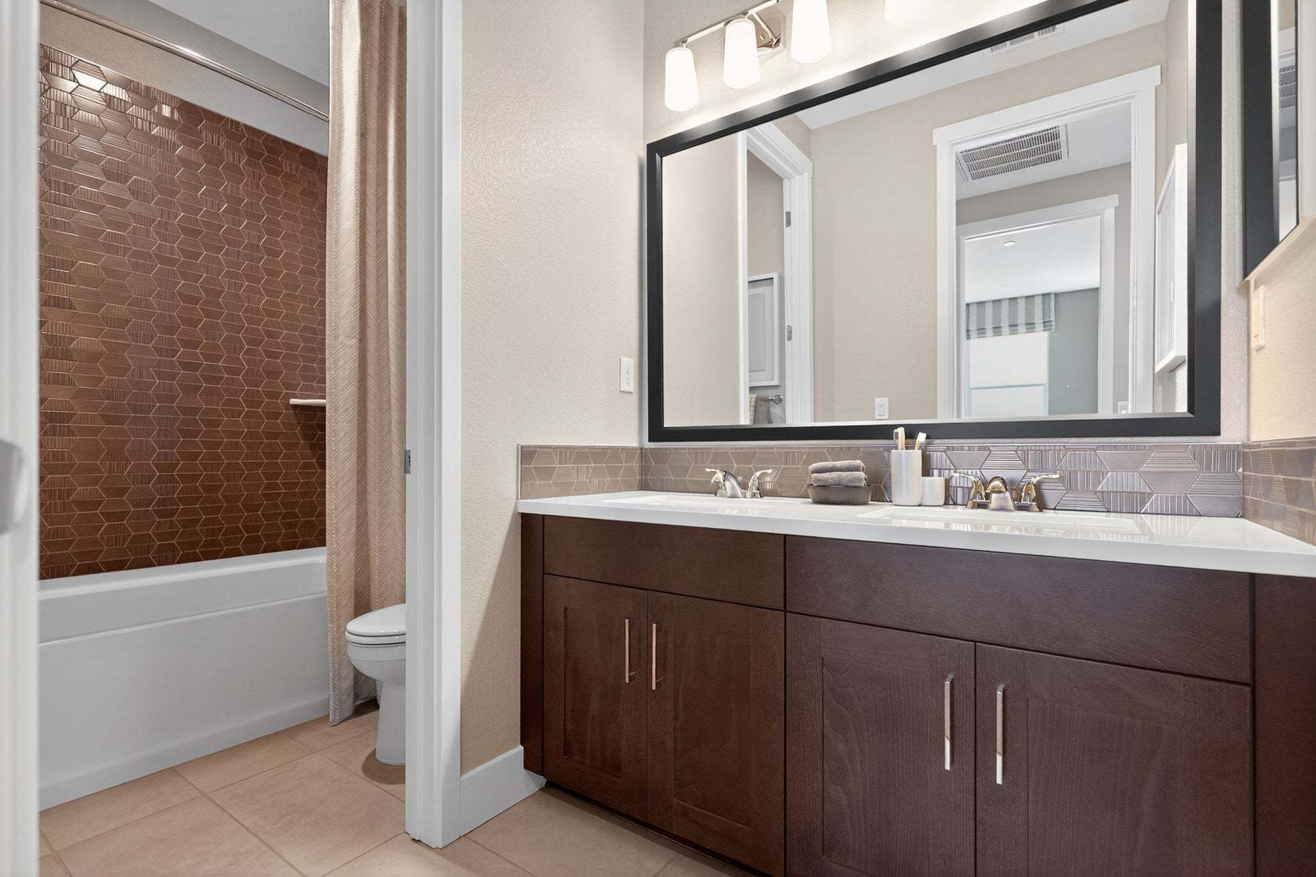 Residence 16 | Bath 2