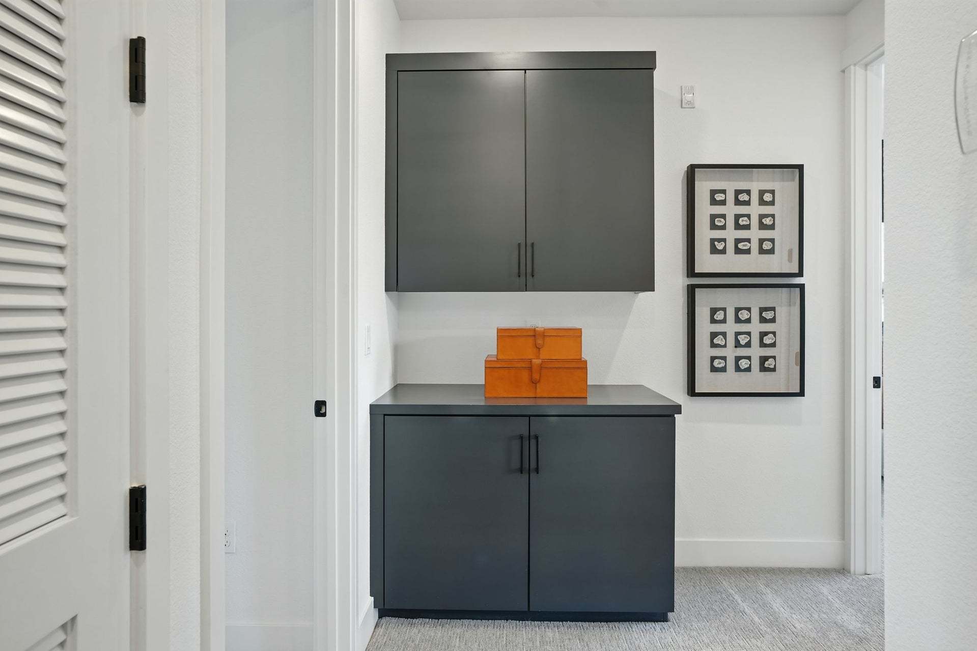 Residence 3 | Upstairs Linen