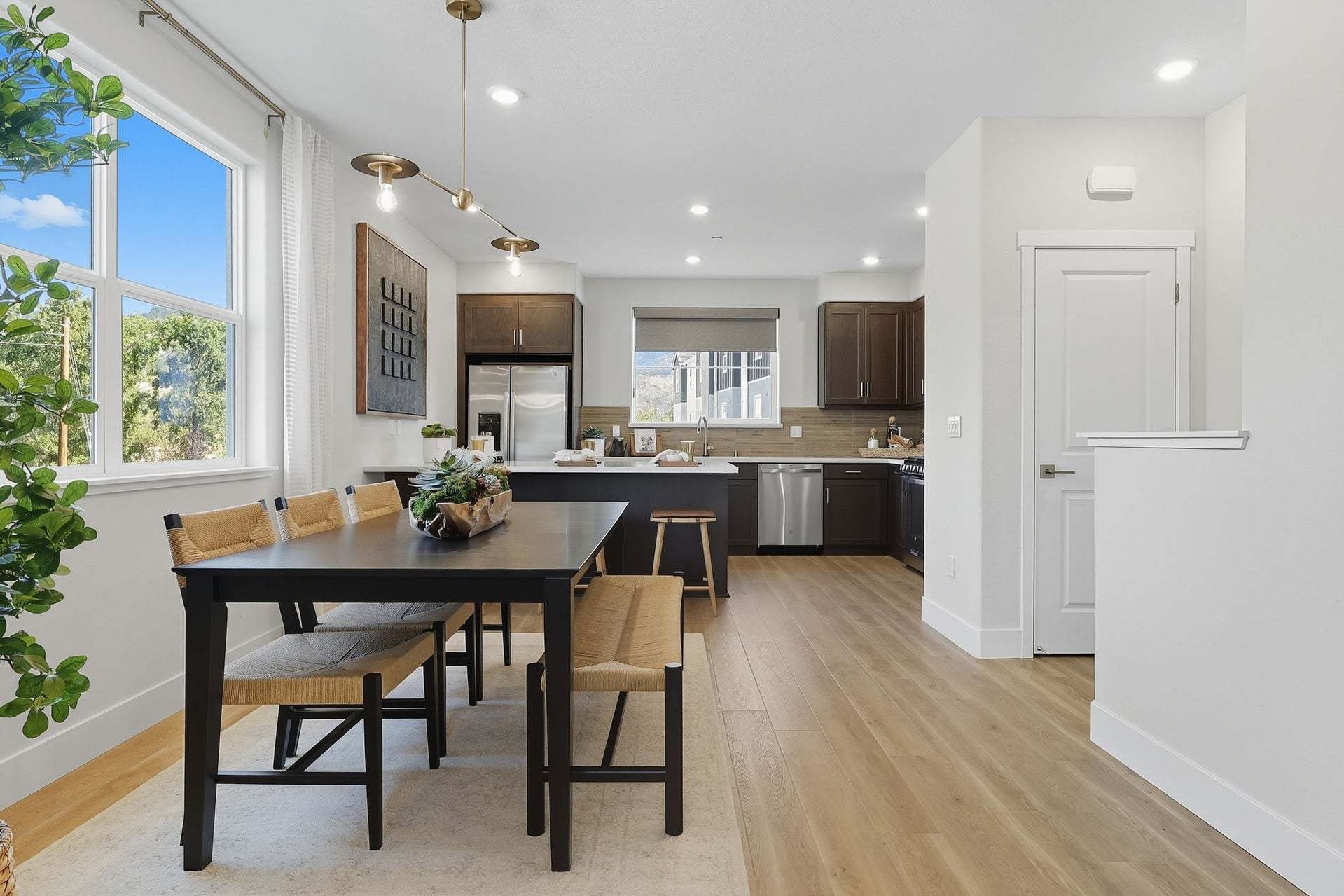 Residence 1 | Dining and Kitchen