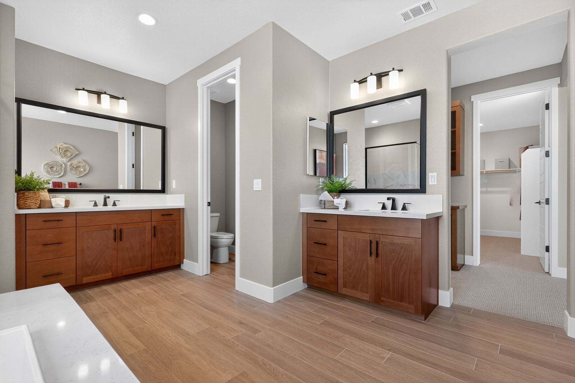 Residence 17 | Owner's Bath