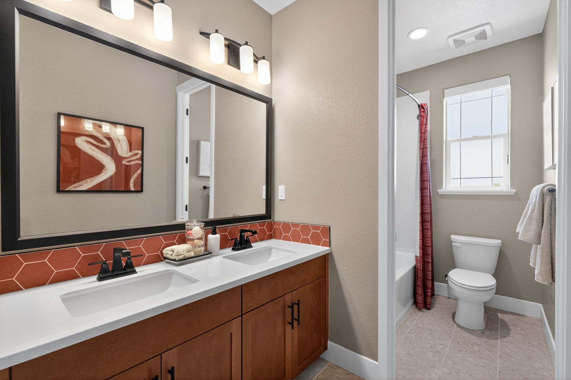 Residence 17 | Bath 2