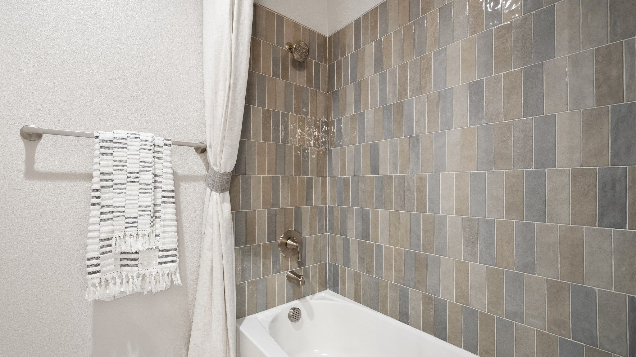 1508 Millennium Way Bath 2