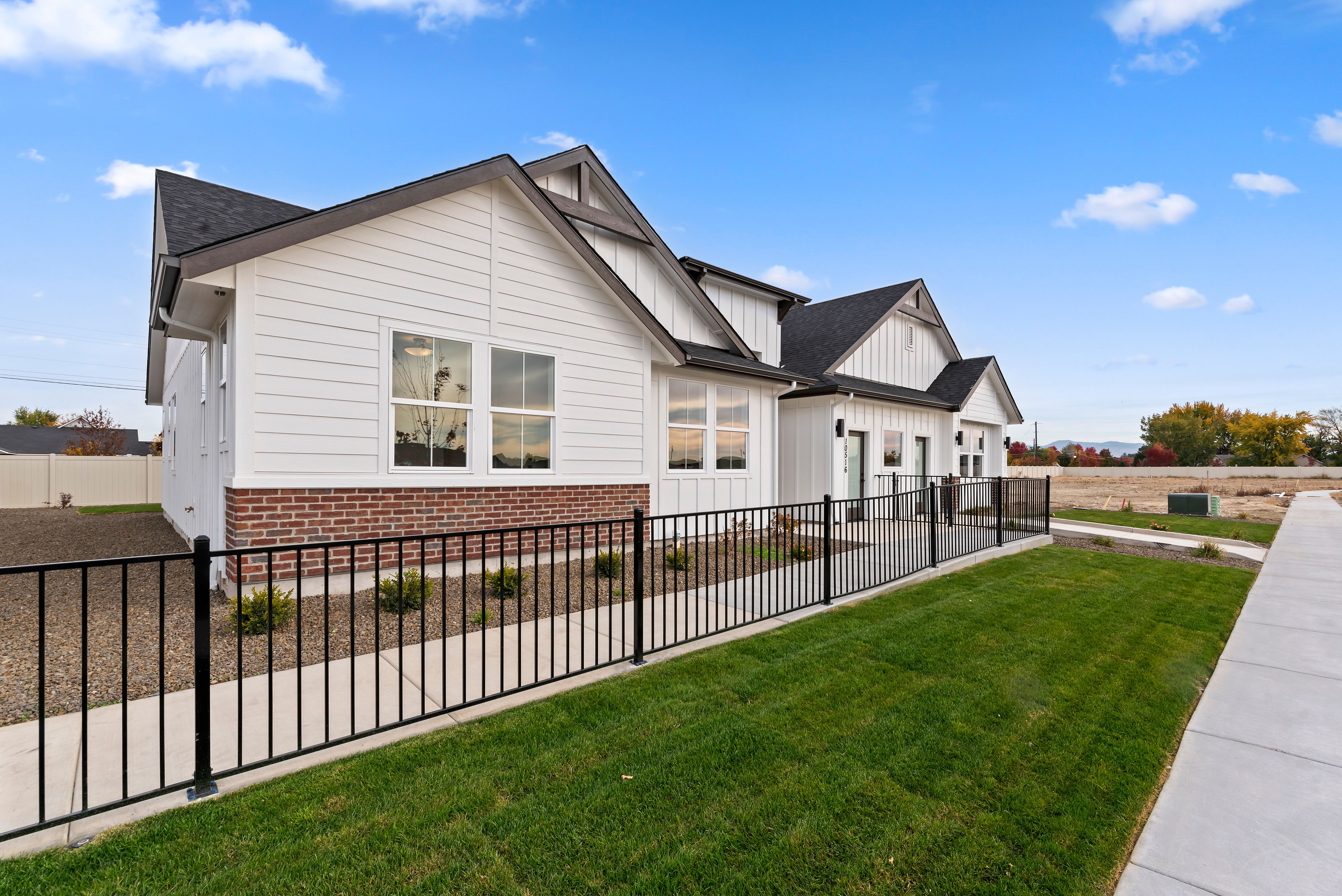 10516 Cloudburst Front View