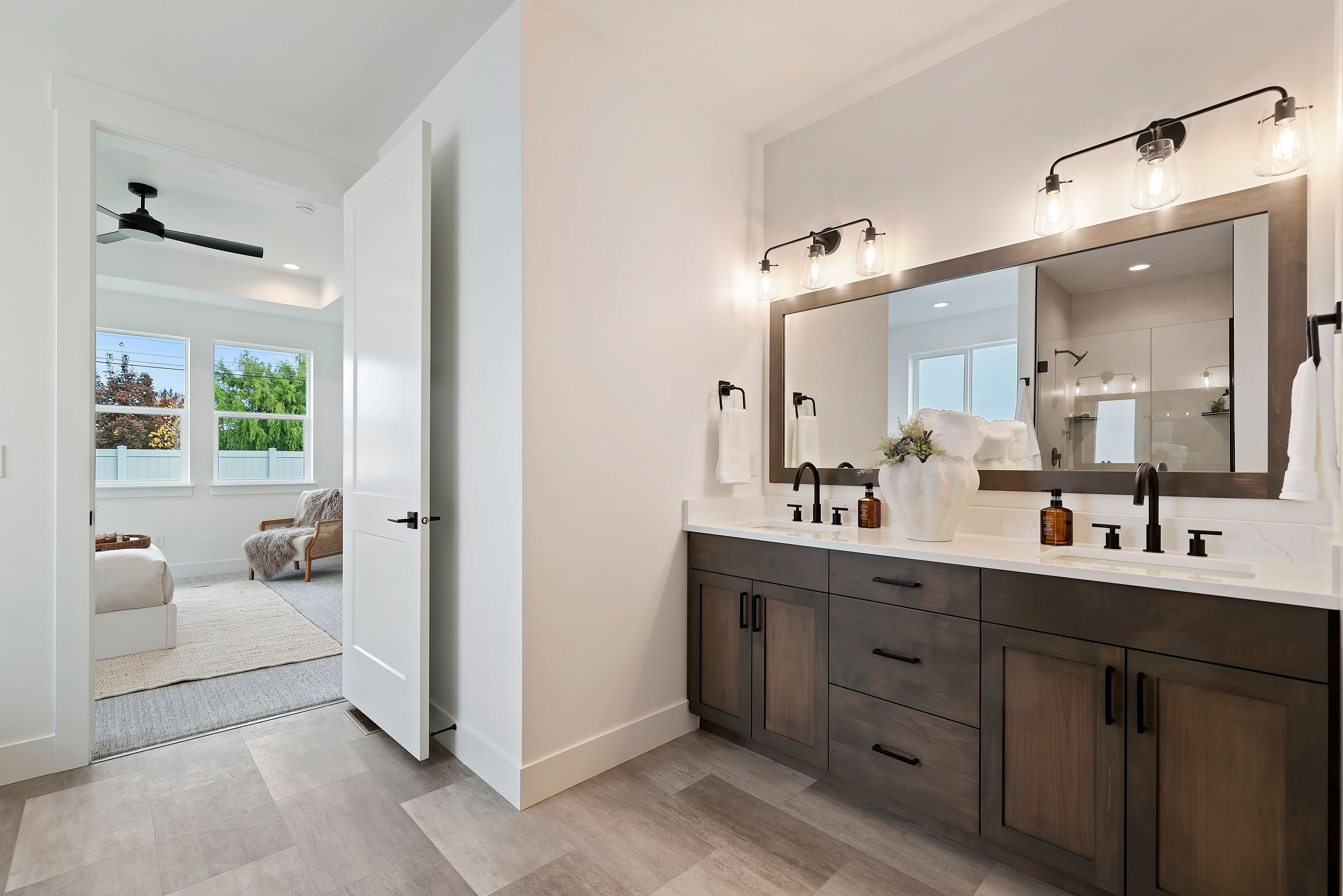 10516 Cloudburst Primary Bathroom