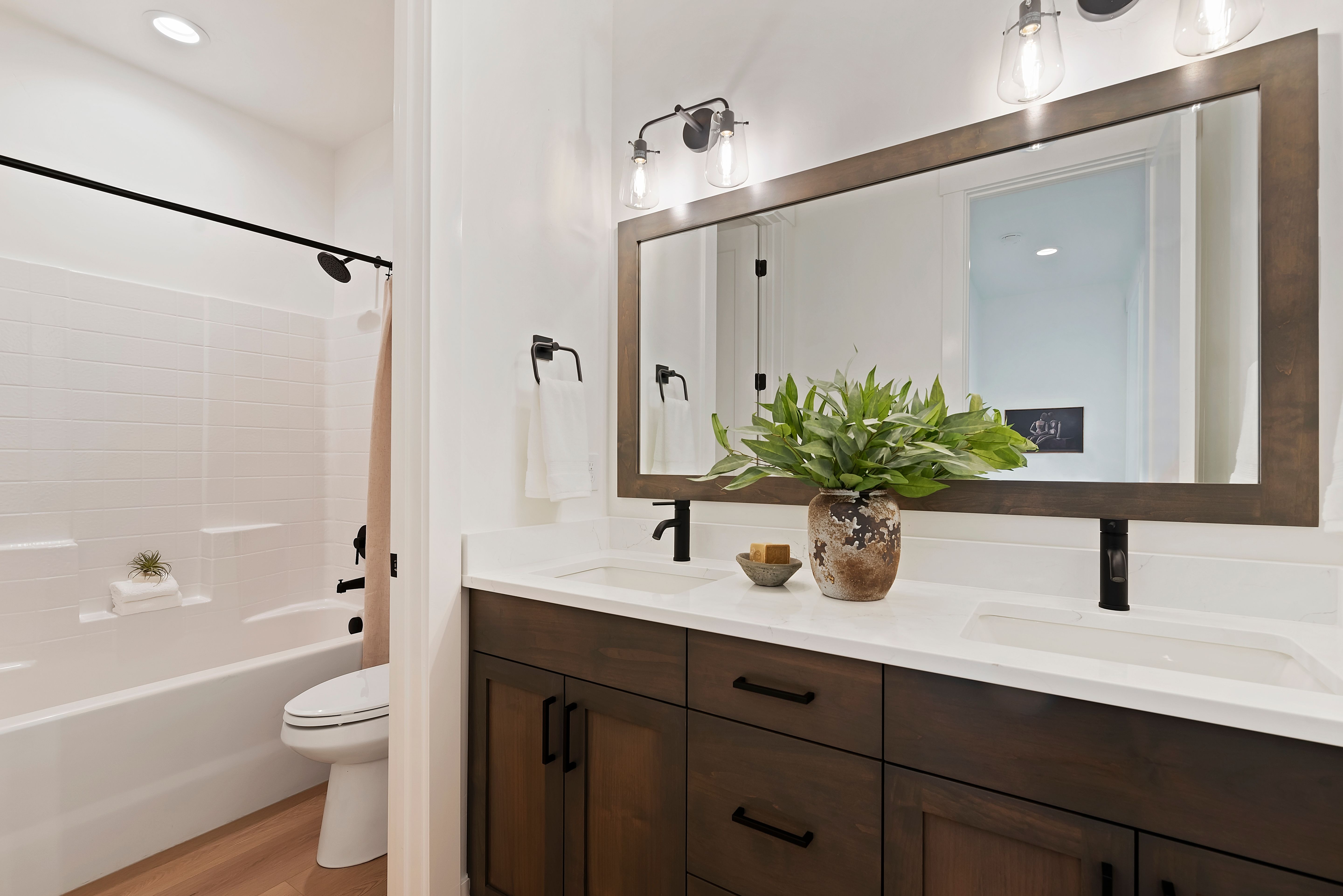 10516 Cloudburst Bathroom 2