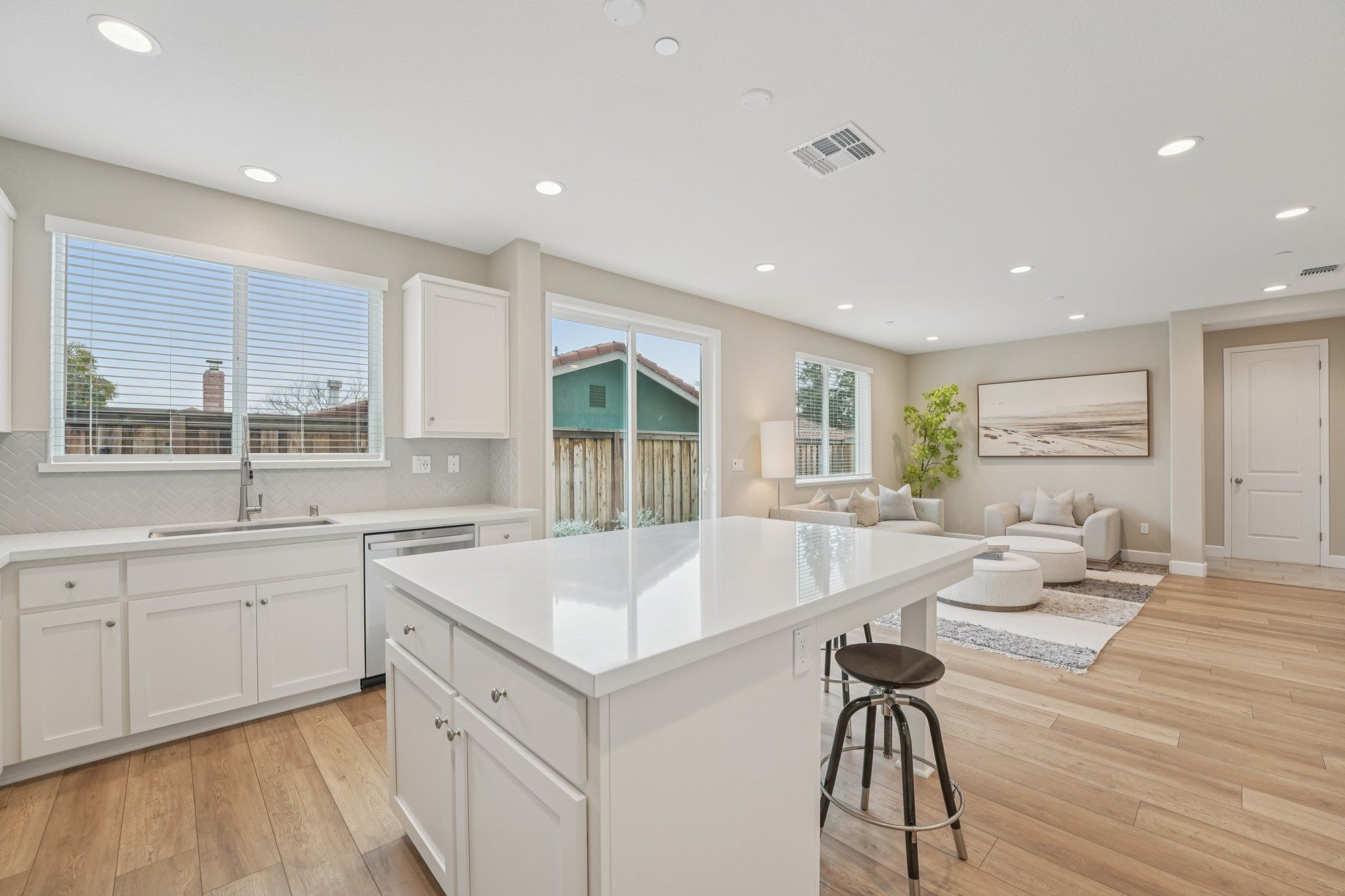 23-web-or-mls-Sunningdale Ln-S3112-023