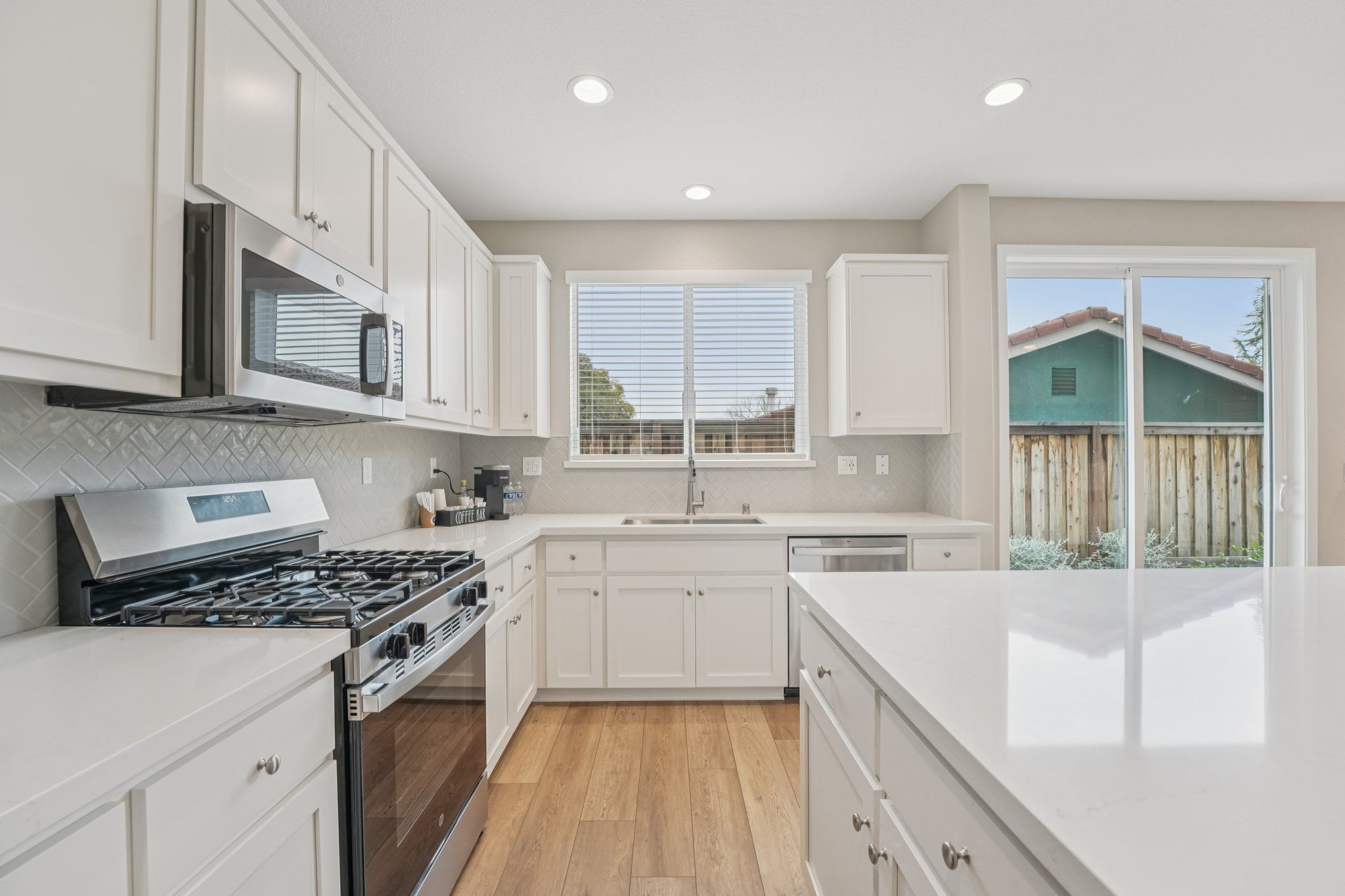 24-web-or-mls-Sunningdale Ln-S3112-024