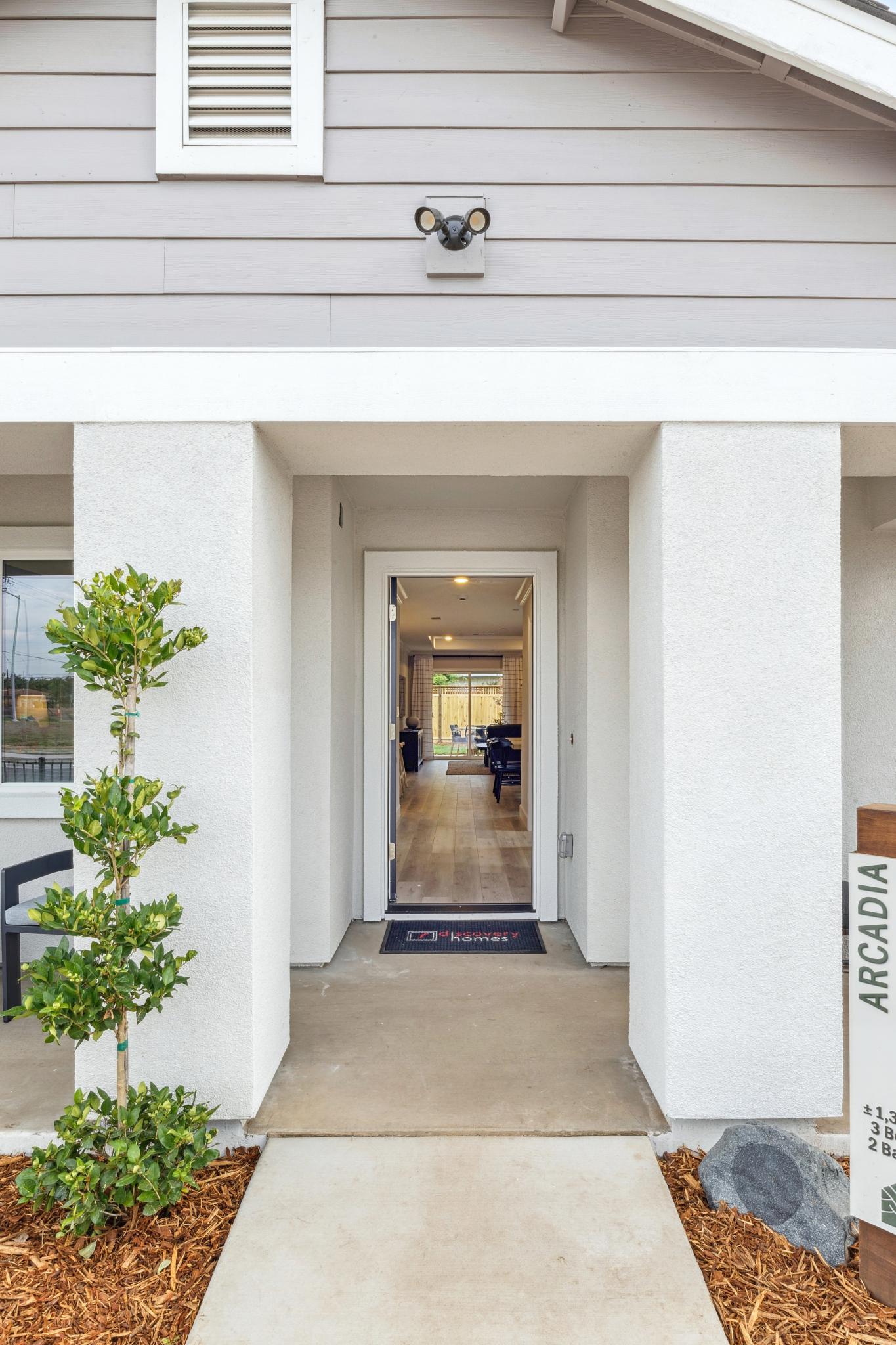 2684 Wesley Way Entrance