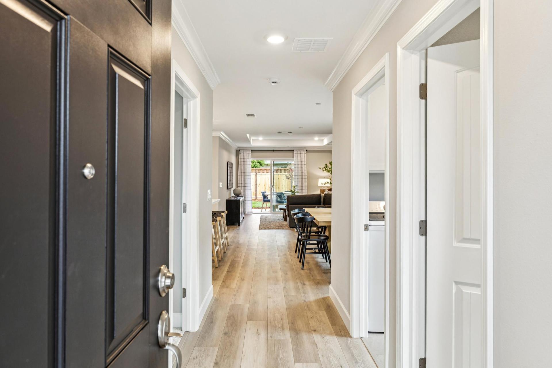 2684 Wesley Way Entry
