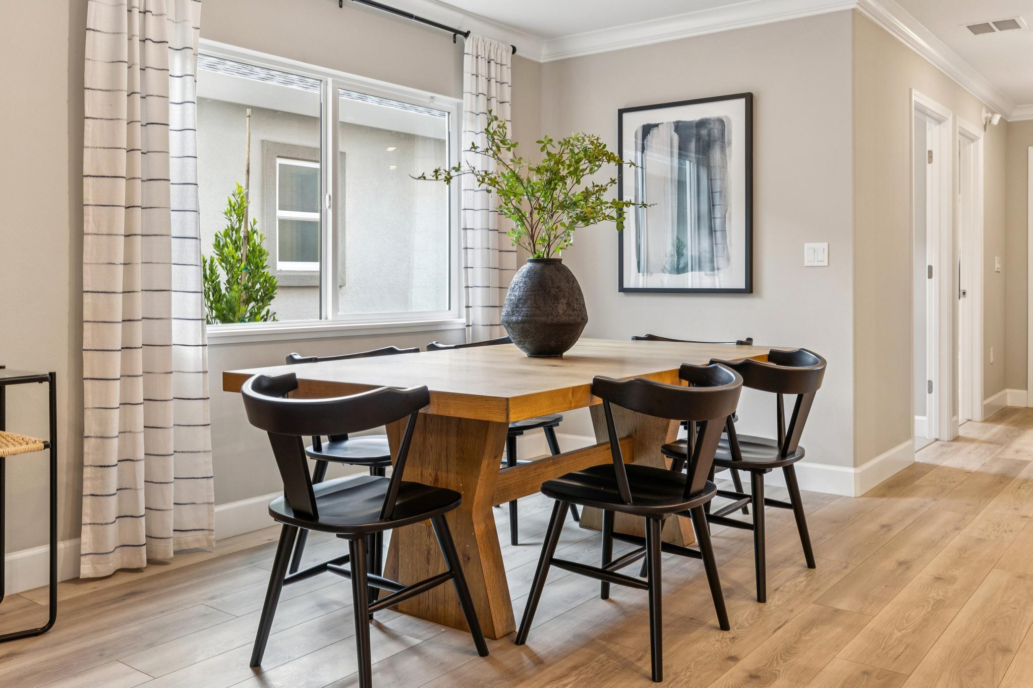 2684 Wesley Way Dining