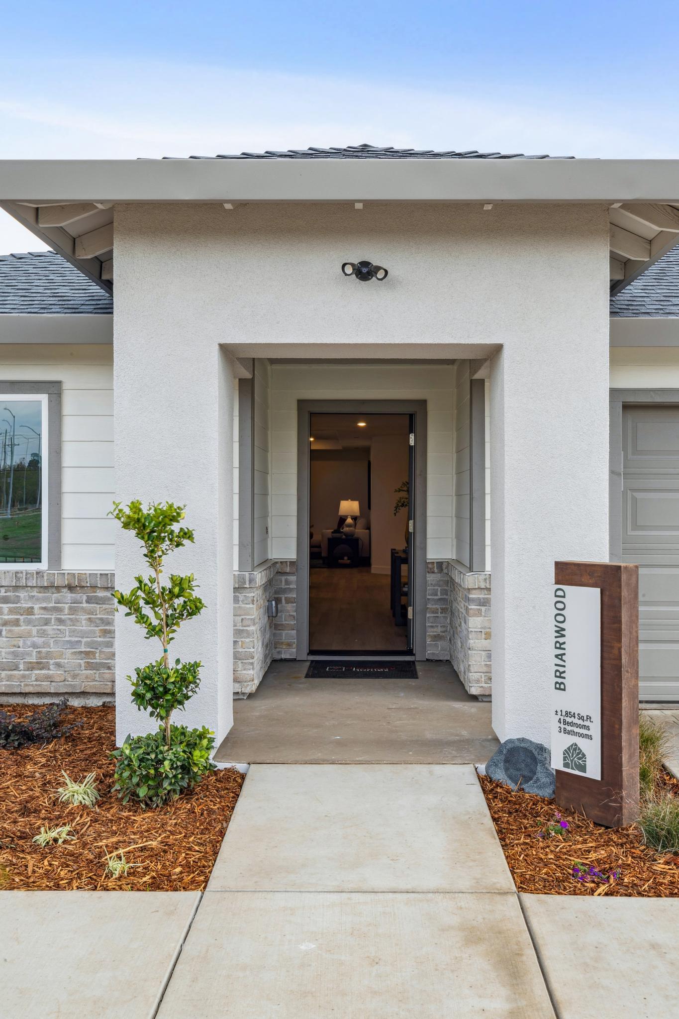 2676 Wesley Way Entrance