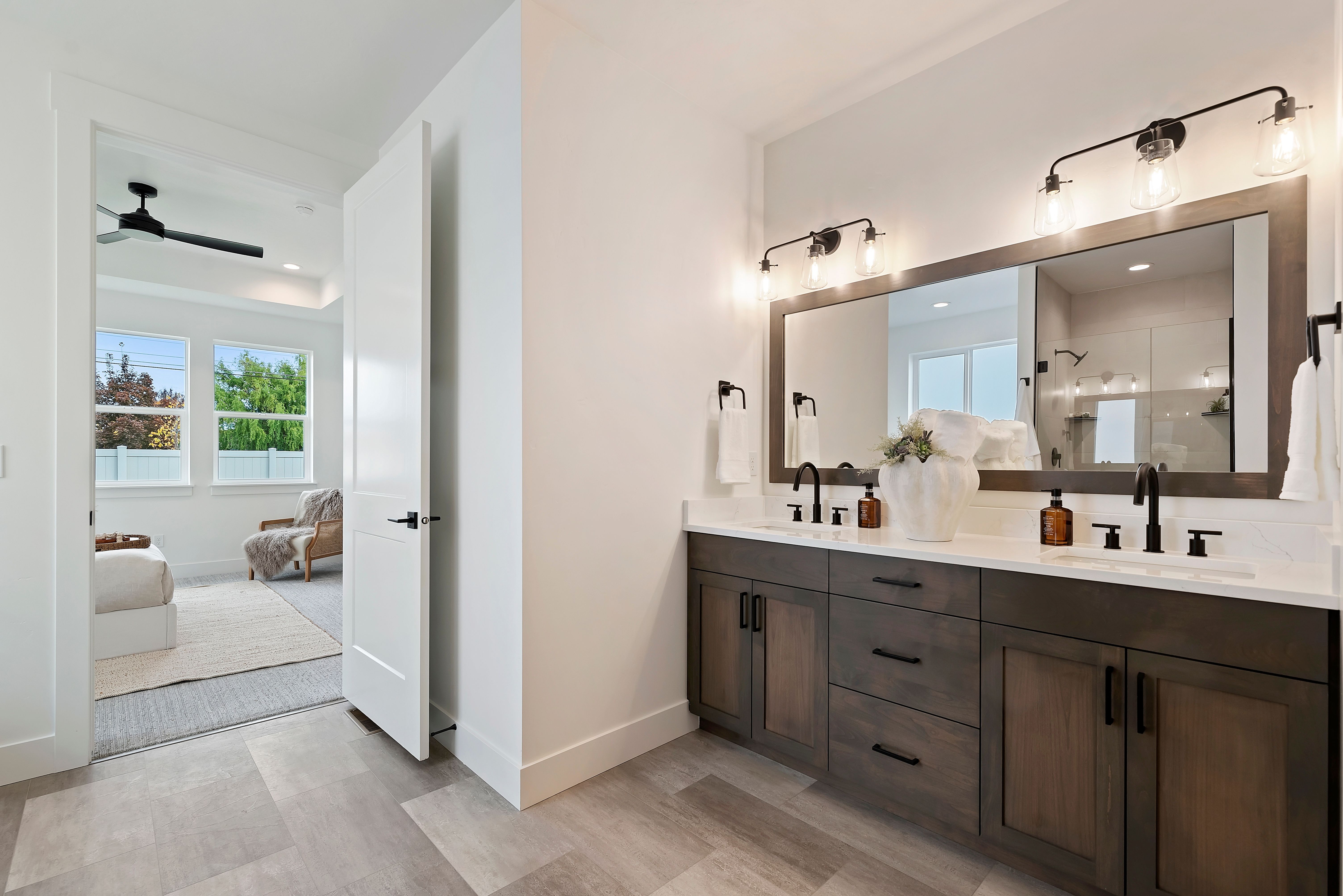 10516 Cloudburst Primary Bathroom