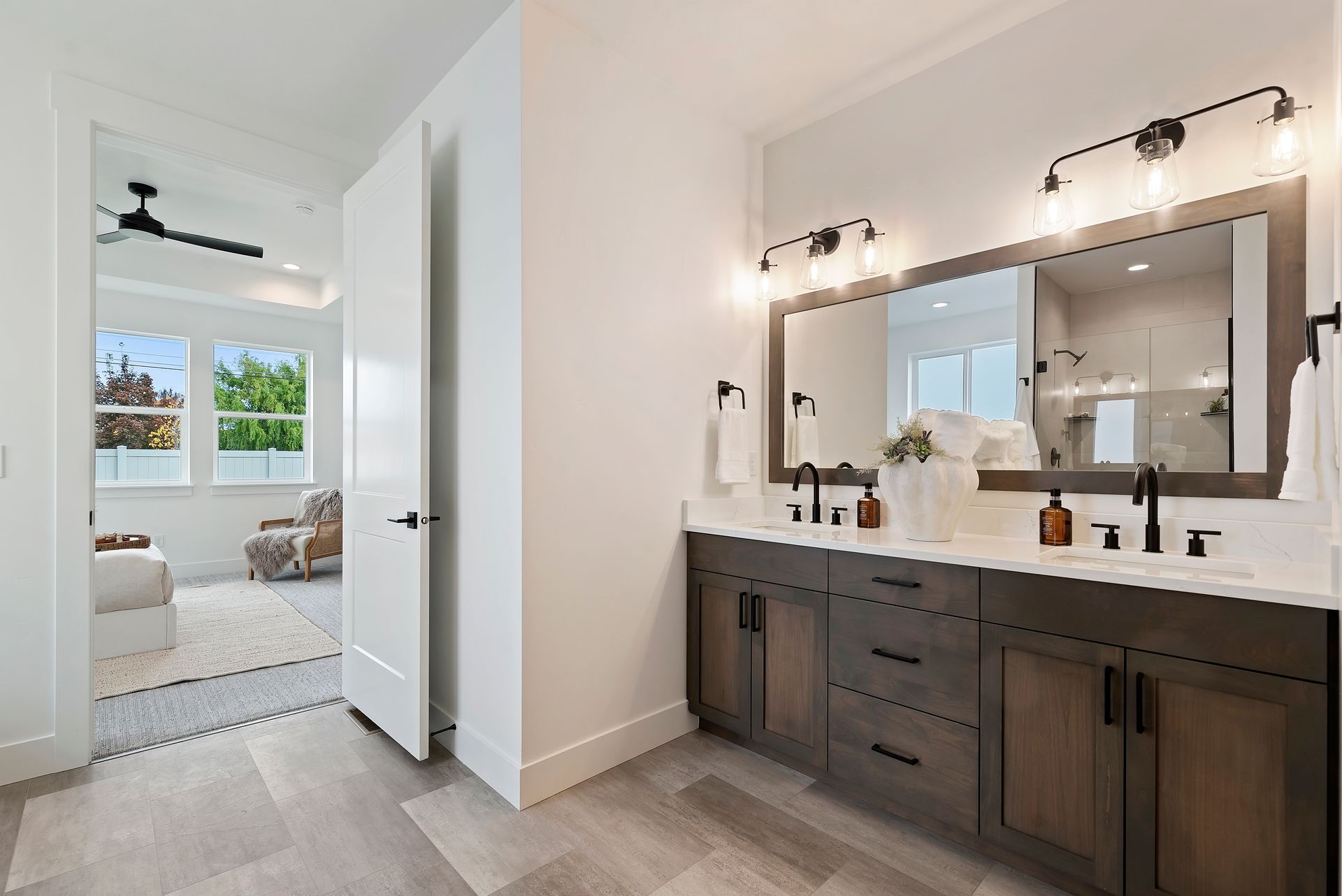 10516 Cloudburst Primary Bathroom