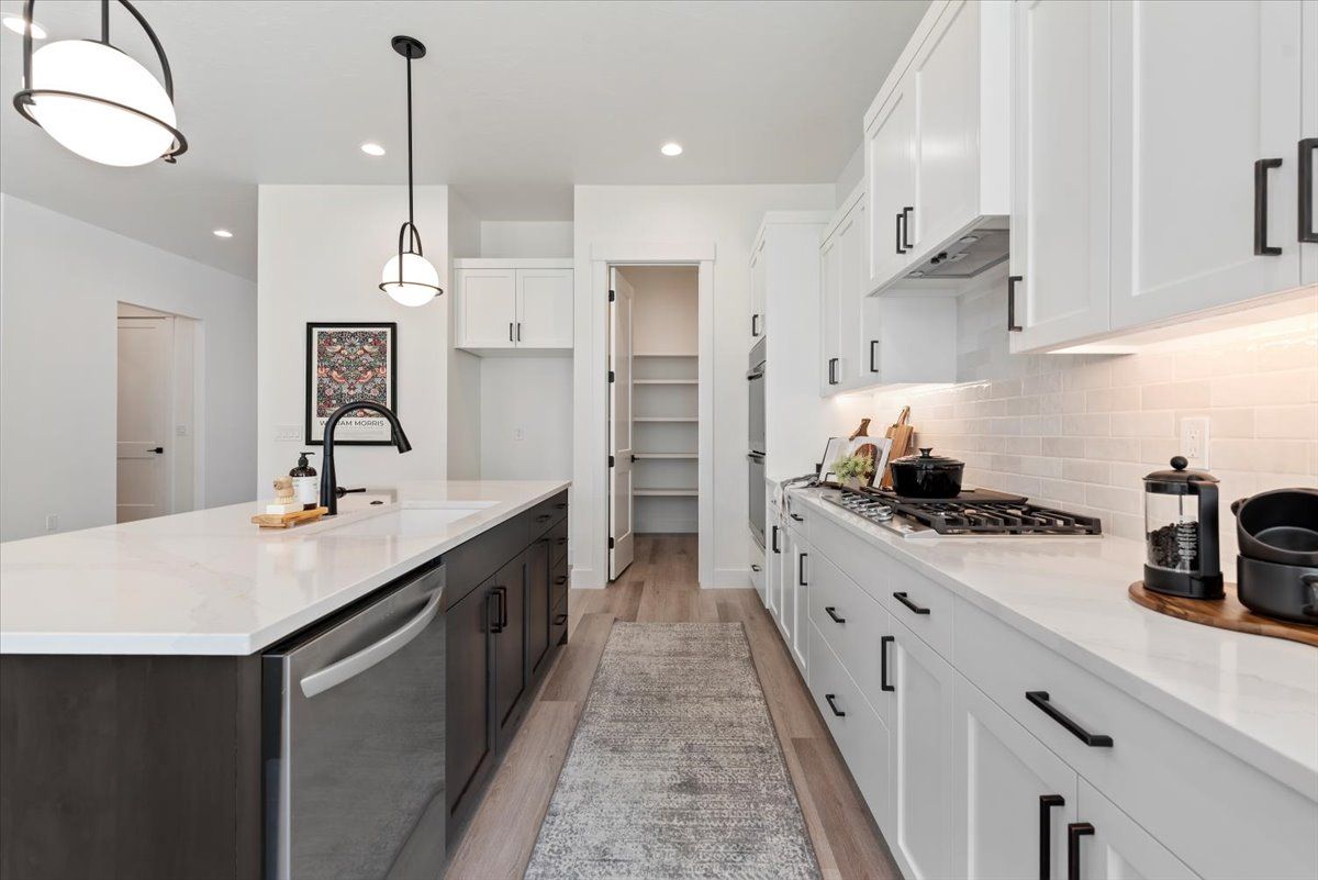 11-011_Kitchen