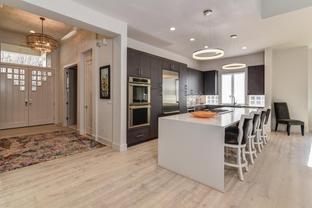 Distinctive Building & Design por Distinctive Building & Design en Asheville North Carolina