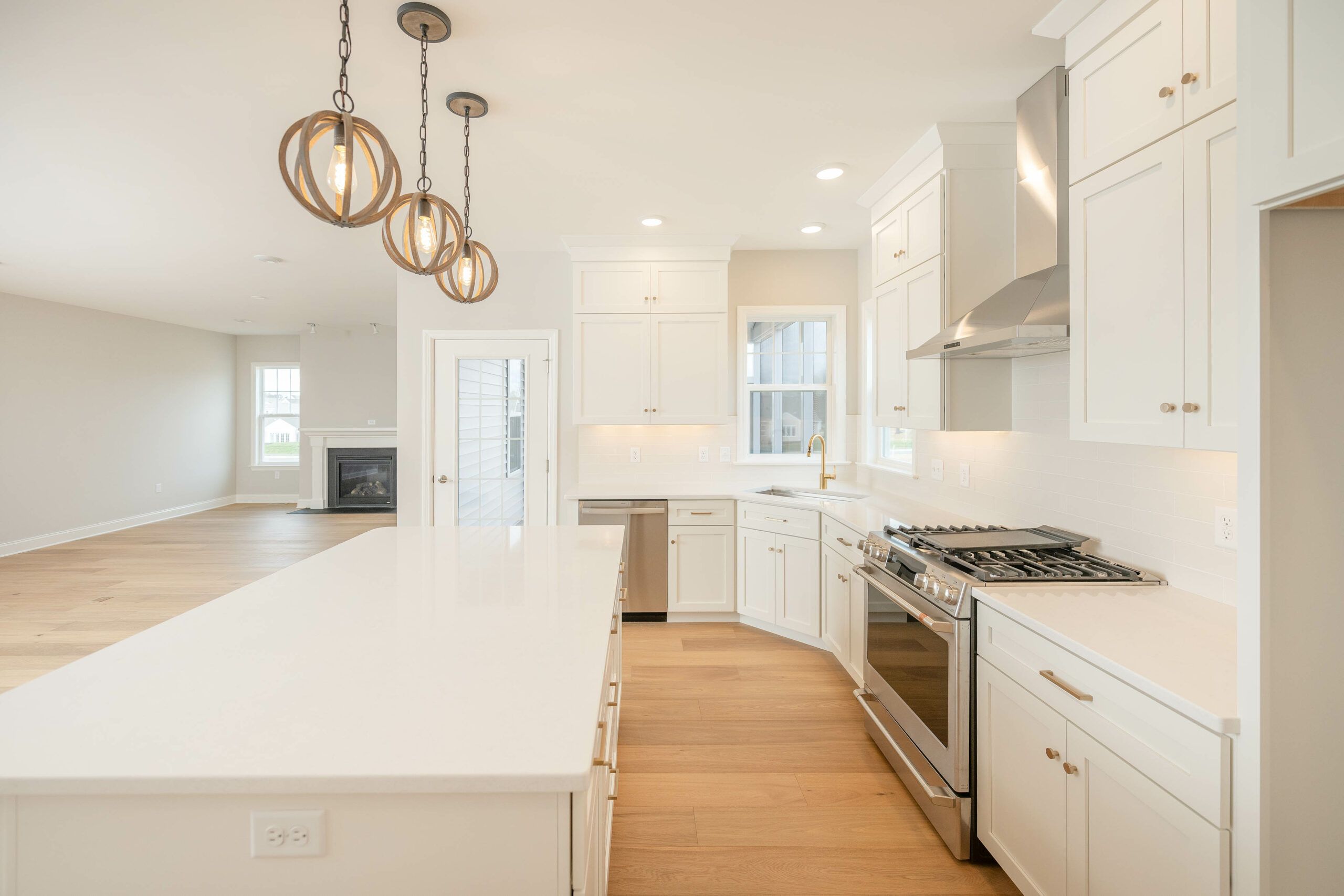 Coriander Entertainer Kitchen with custom range