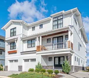 EH Custom Homes - : Lewes, DE