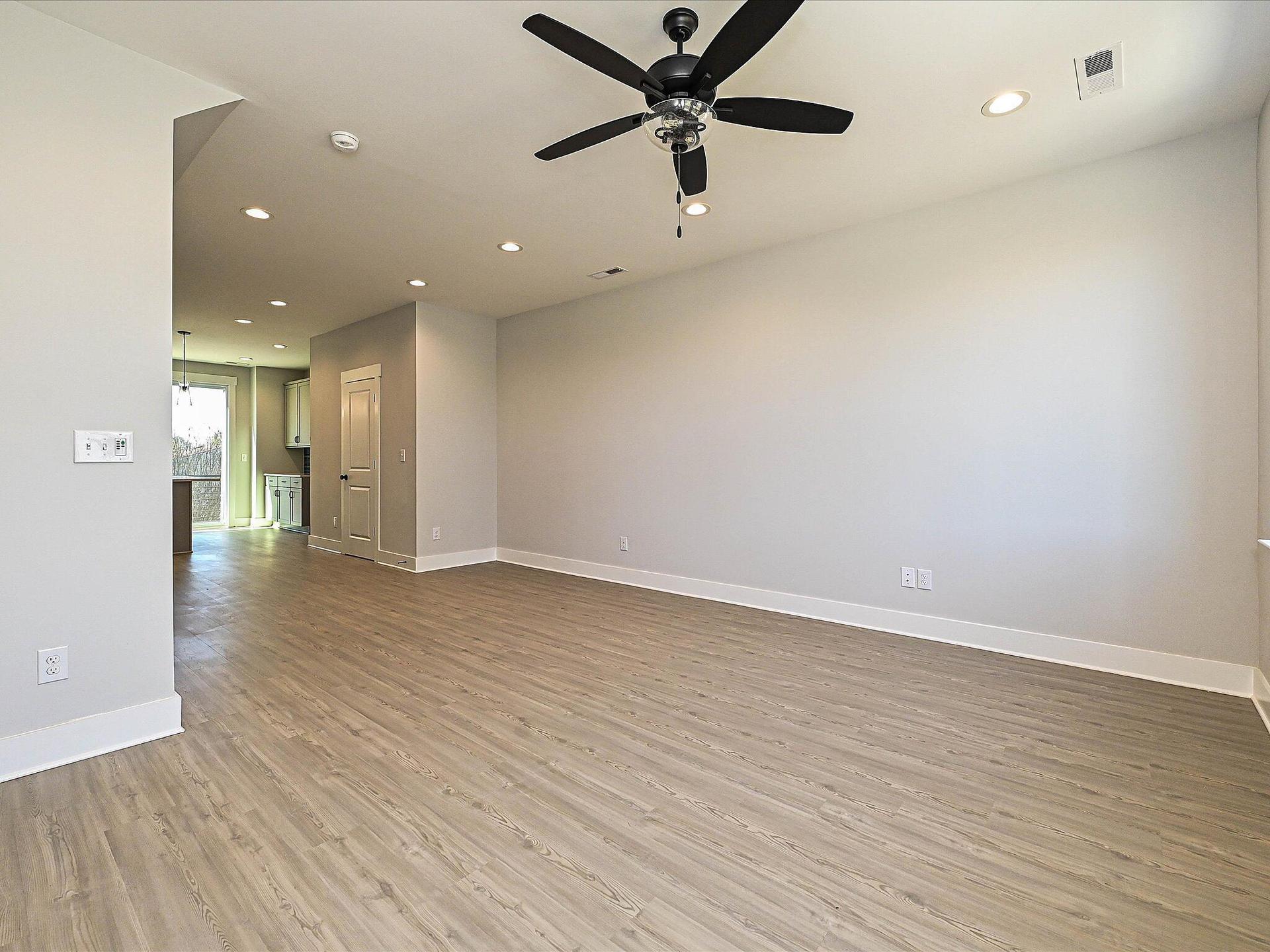 Living Room/Dining