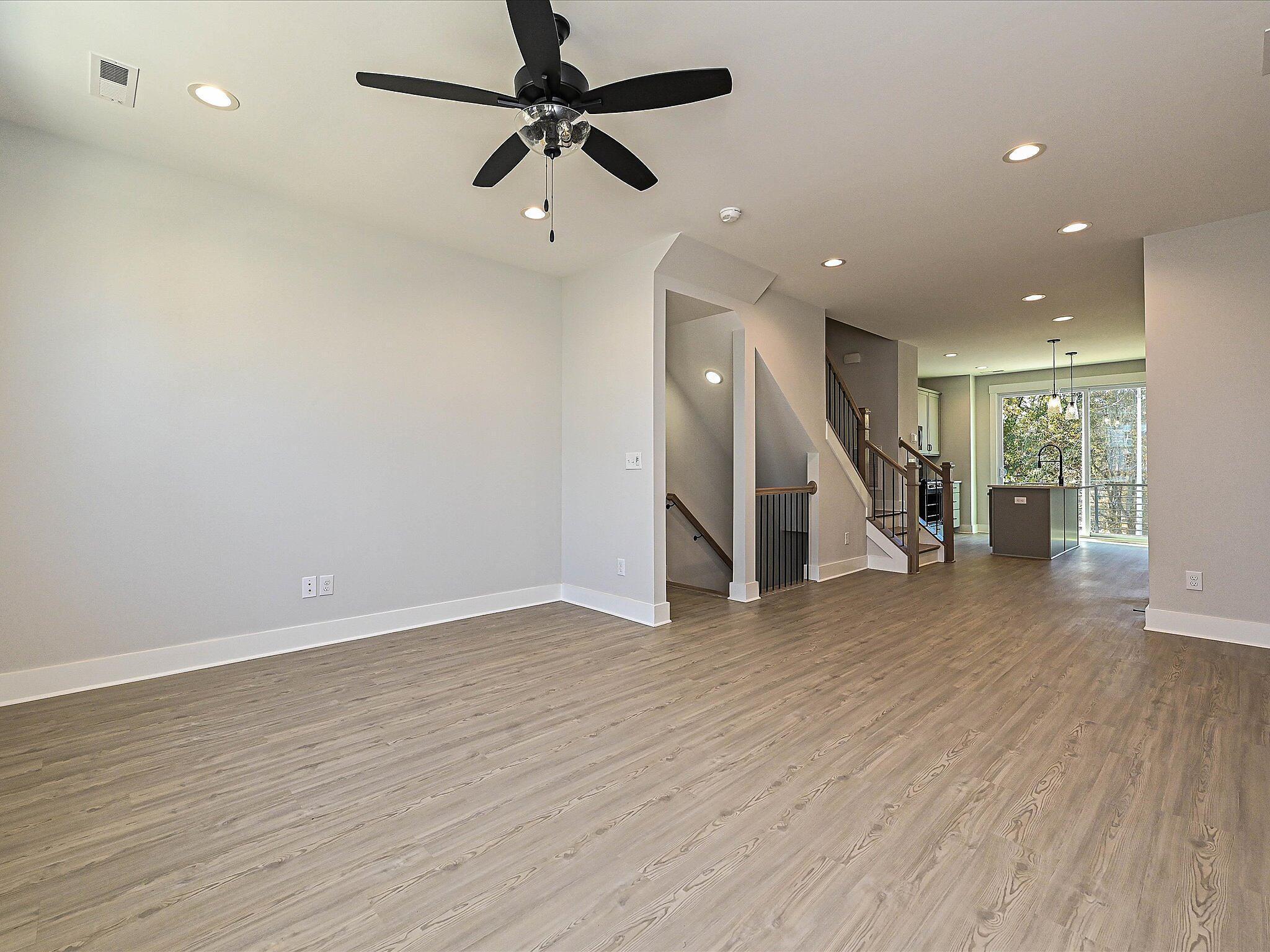 Living Room/Dining