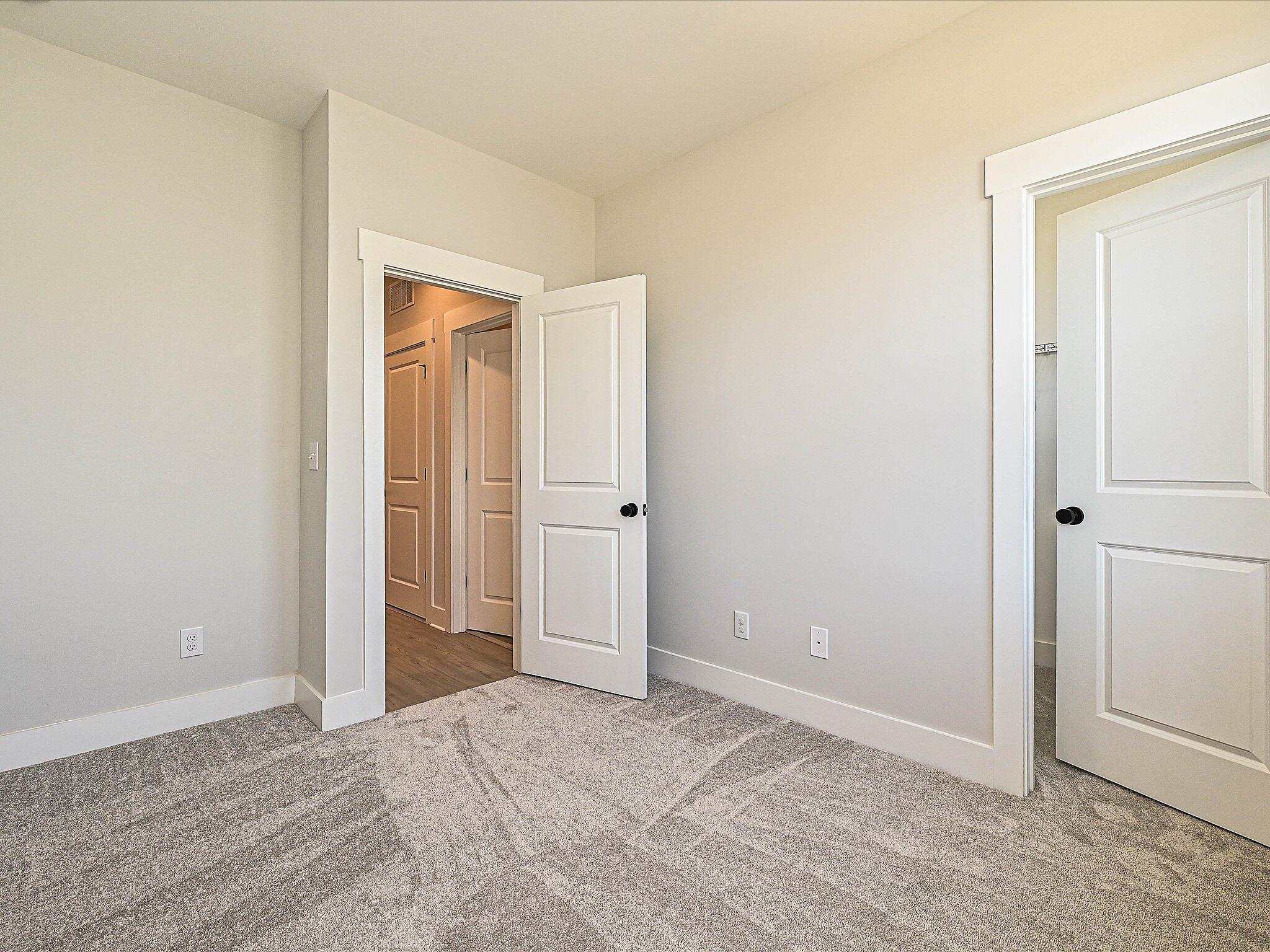Bedroom 2 (with walk-in closet)