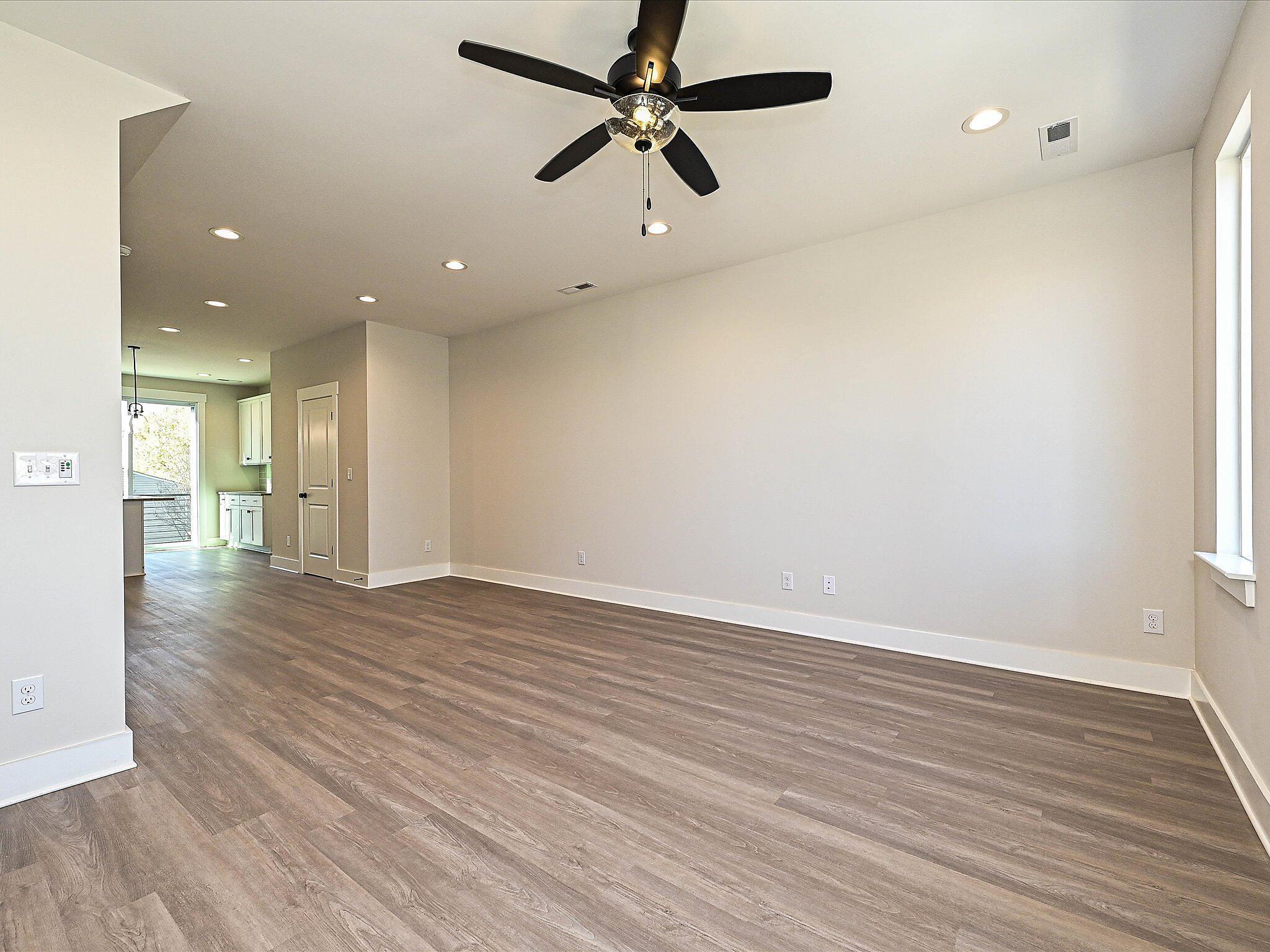 Living Room/Dining