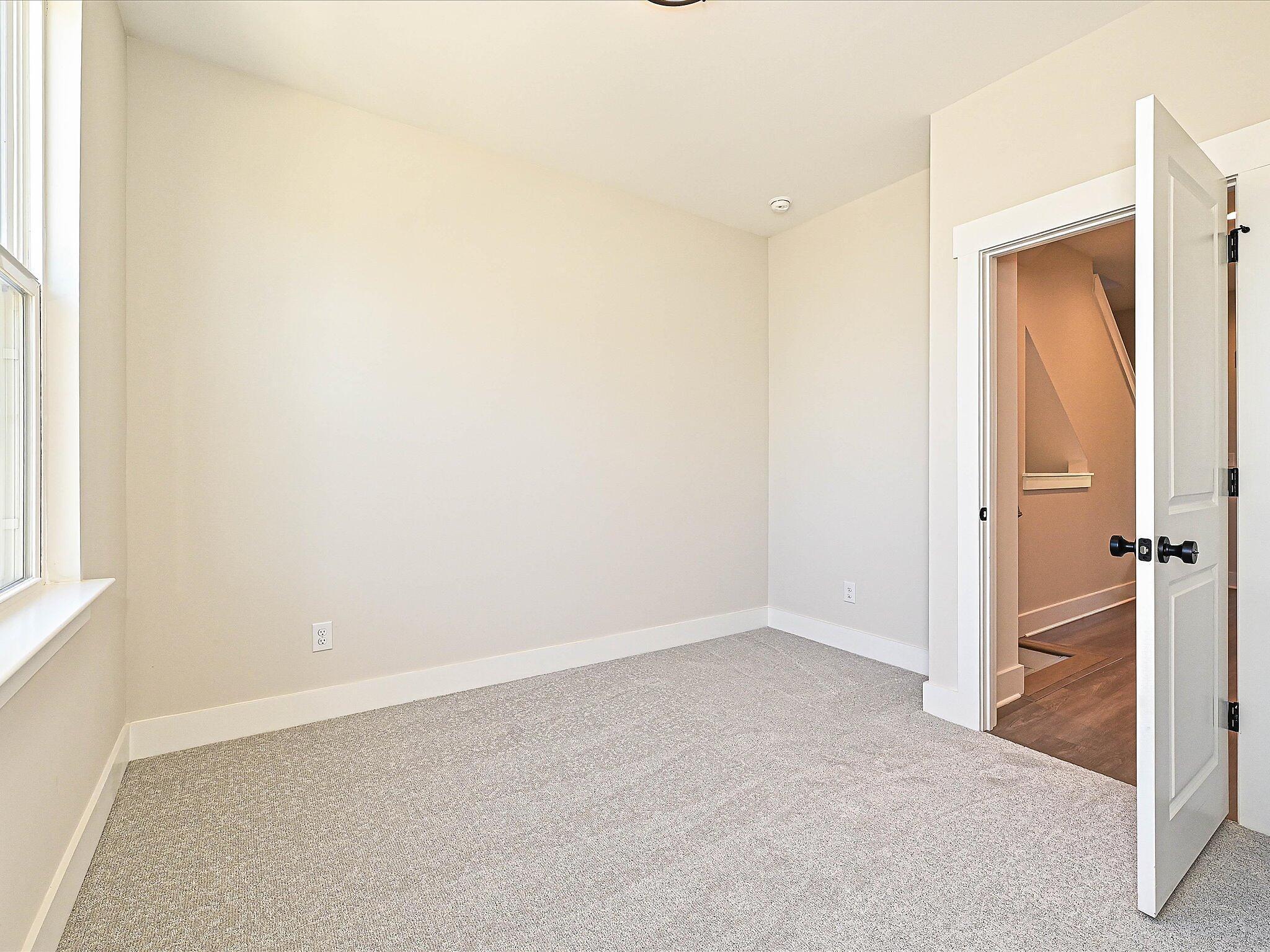 Bedroom 2 (with walk-in closet)
