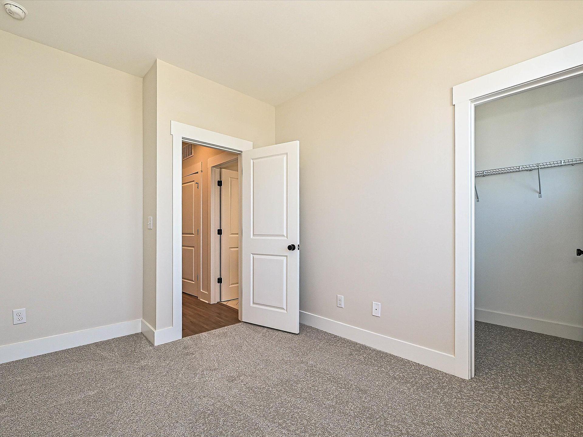 Bedroom 2 (with walk-in closet)