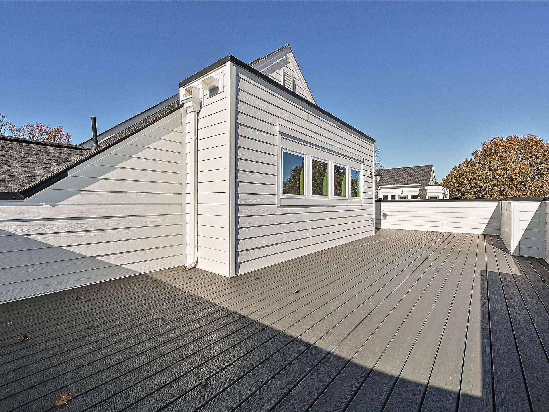 Expansive Rooftop Terrace