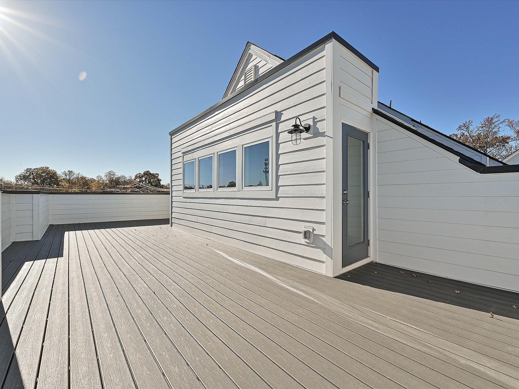 Expansive Rooftop Terrace