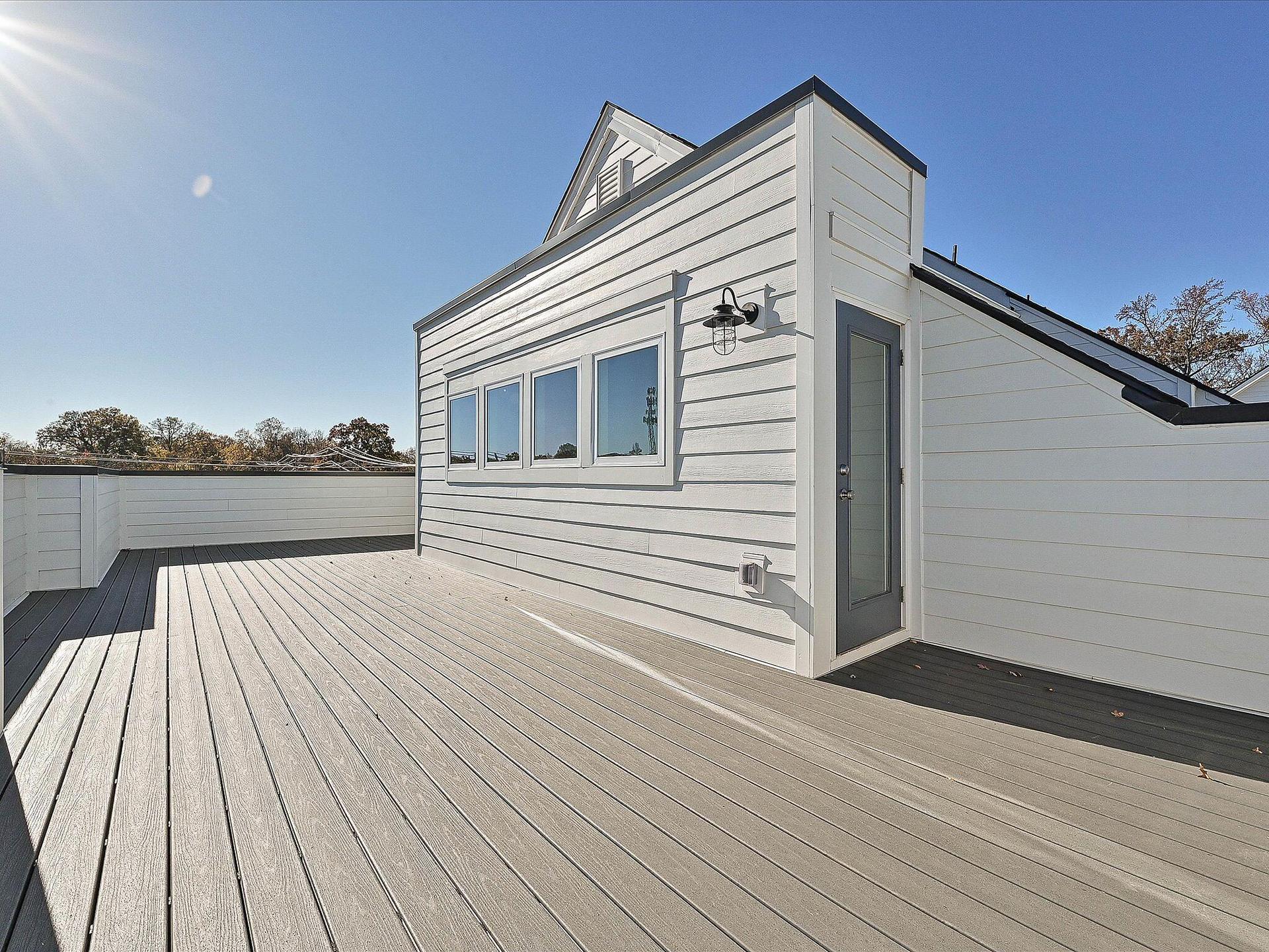 Expansive Rooftop Terrace