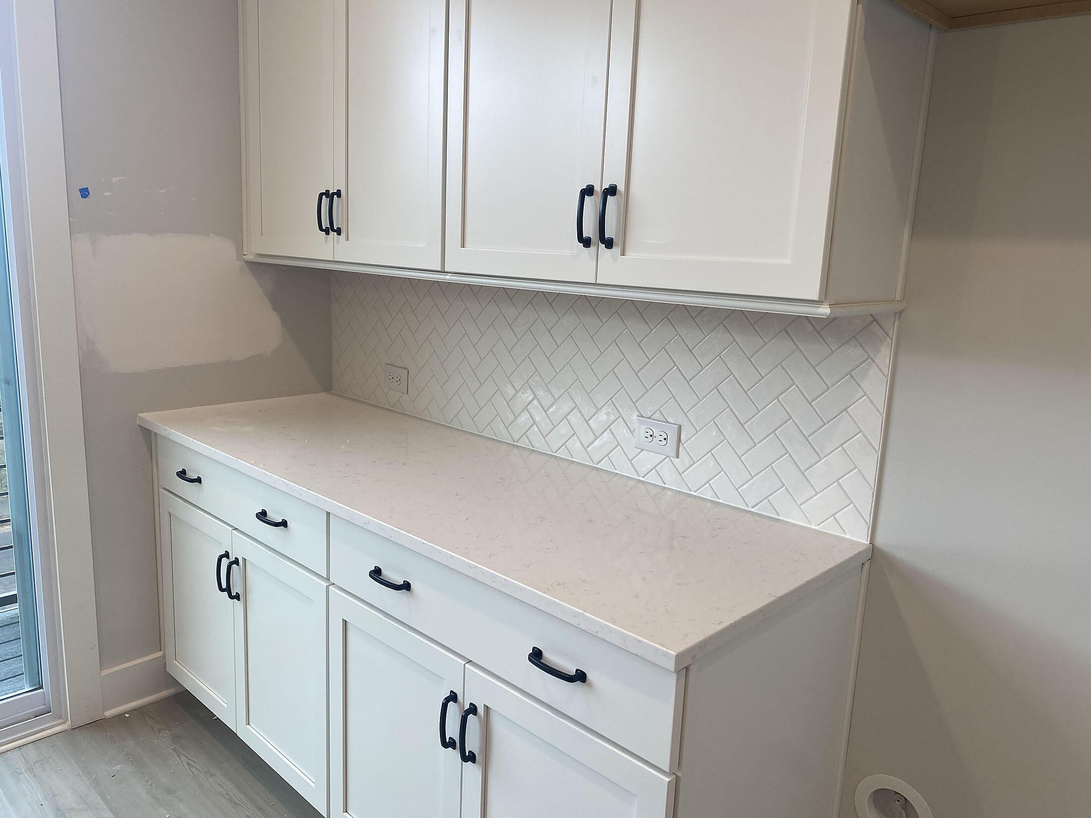 Kitchen Cabinets & Tile Backsplash