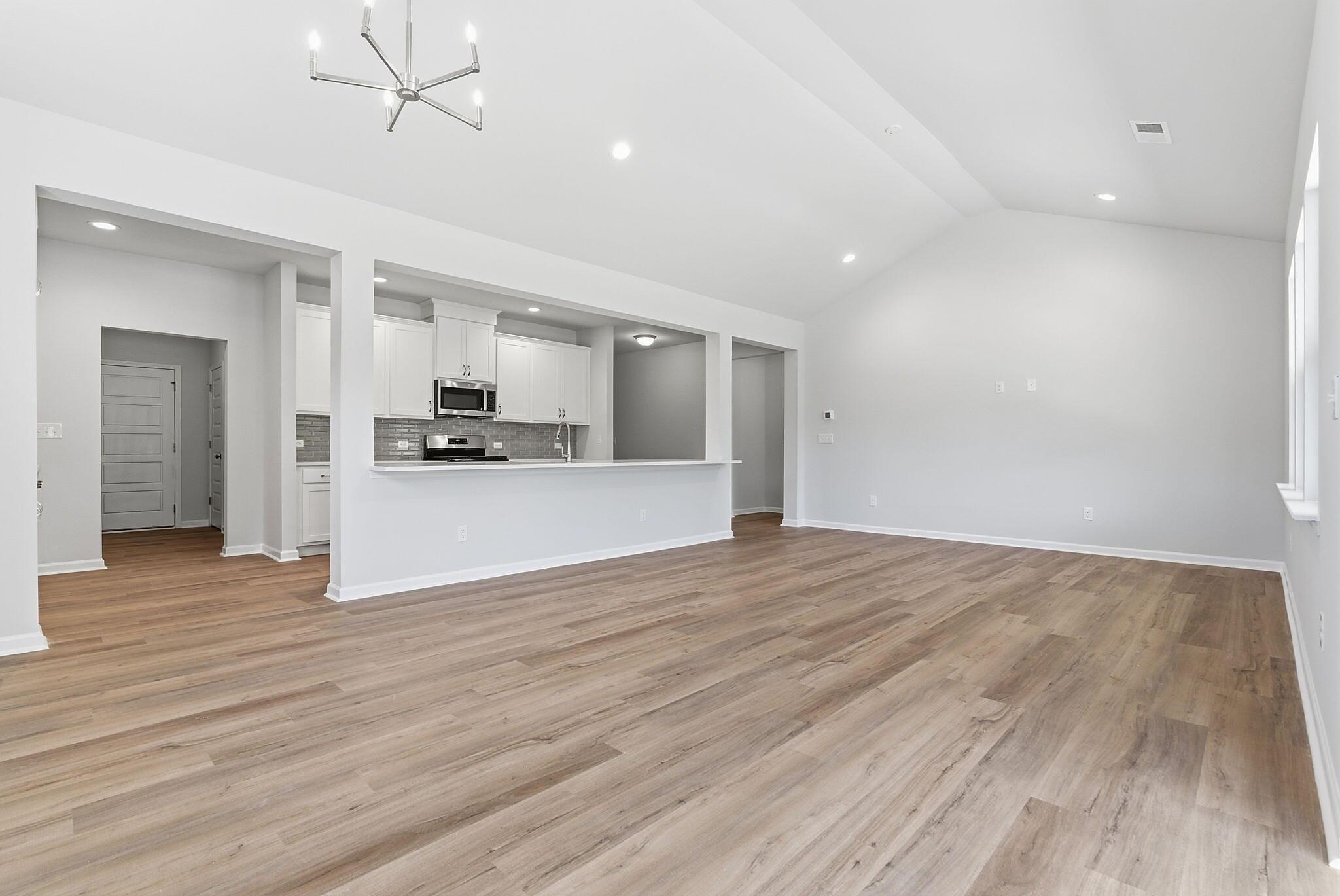 Breakfast, Family Room & Kitchen