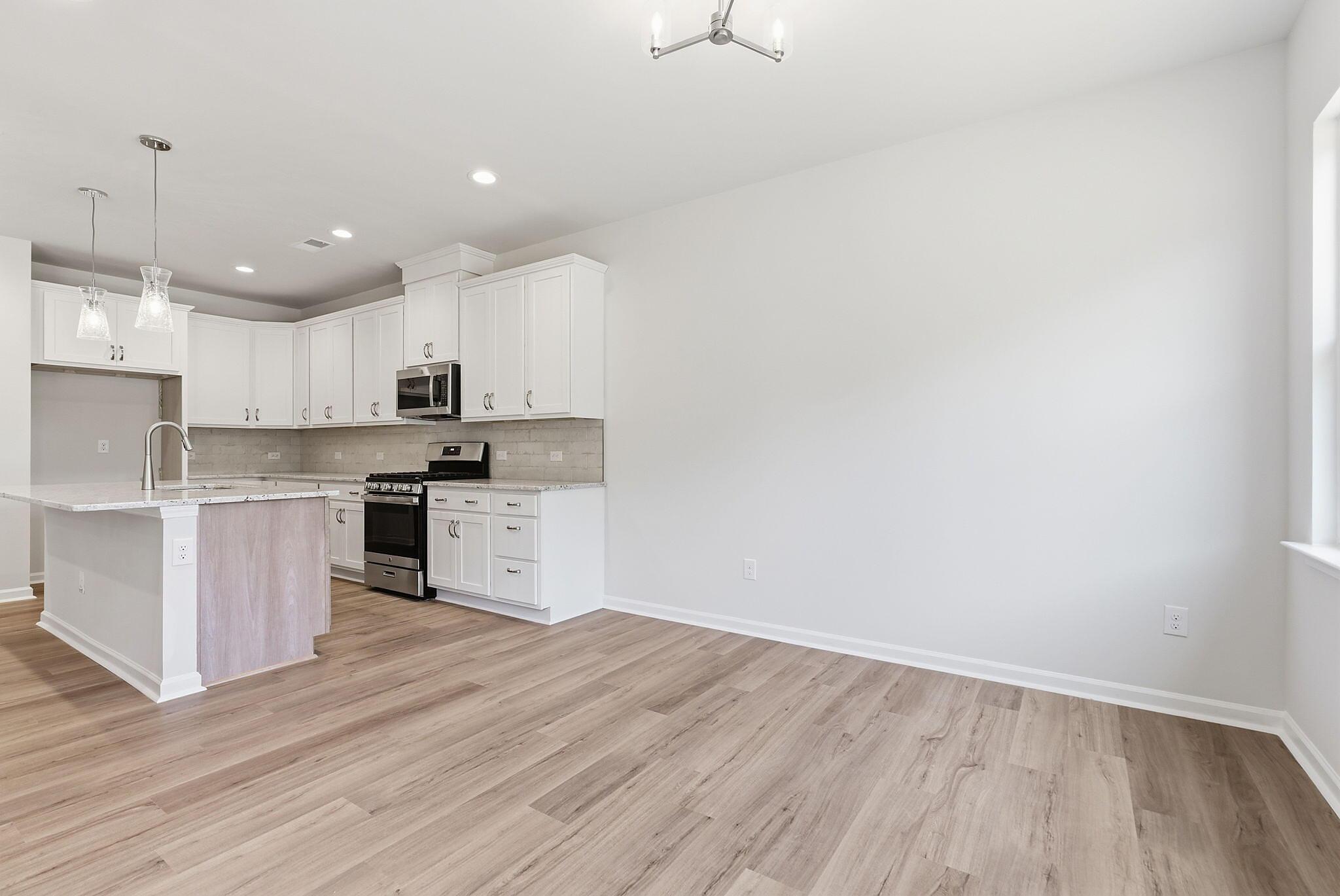 Breakfast area & Kitchen