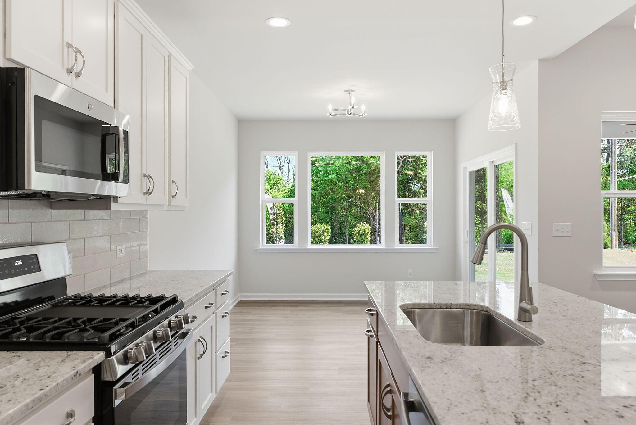 Kitchen & Breakfast area