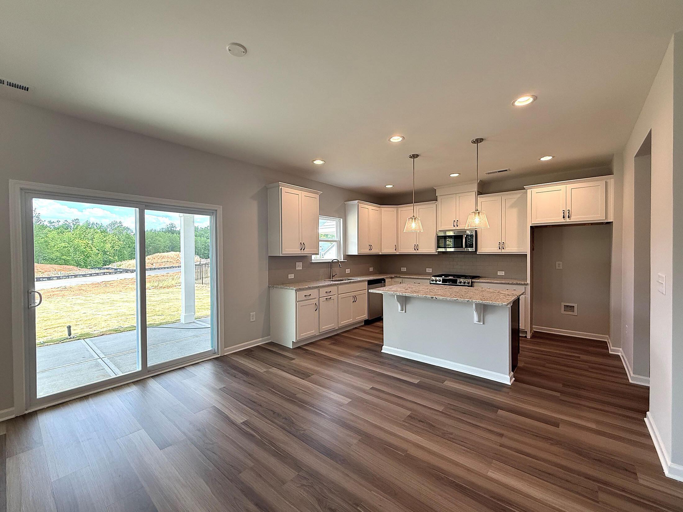 Dining & Kitchen