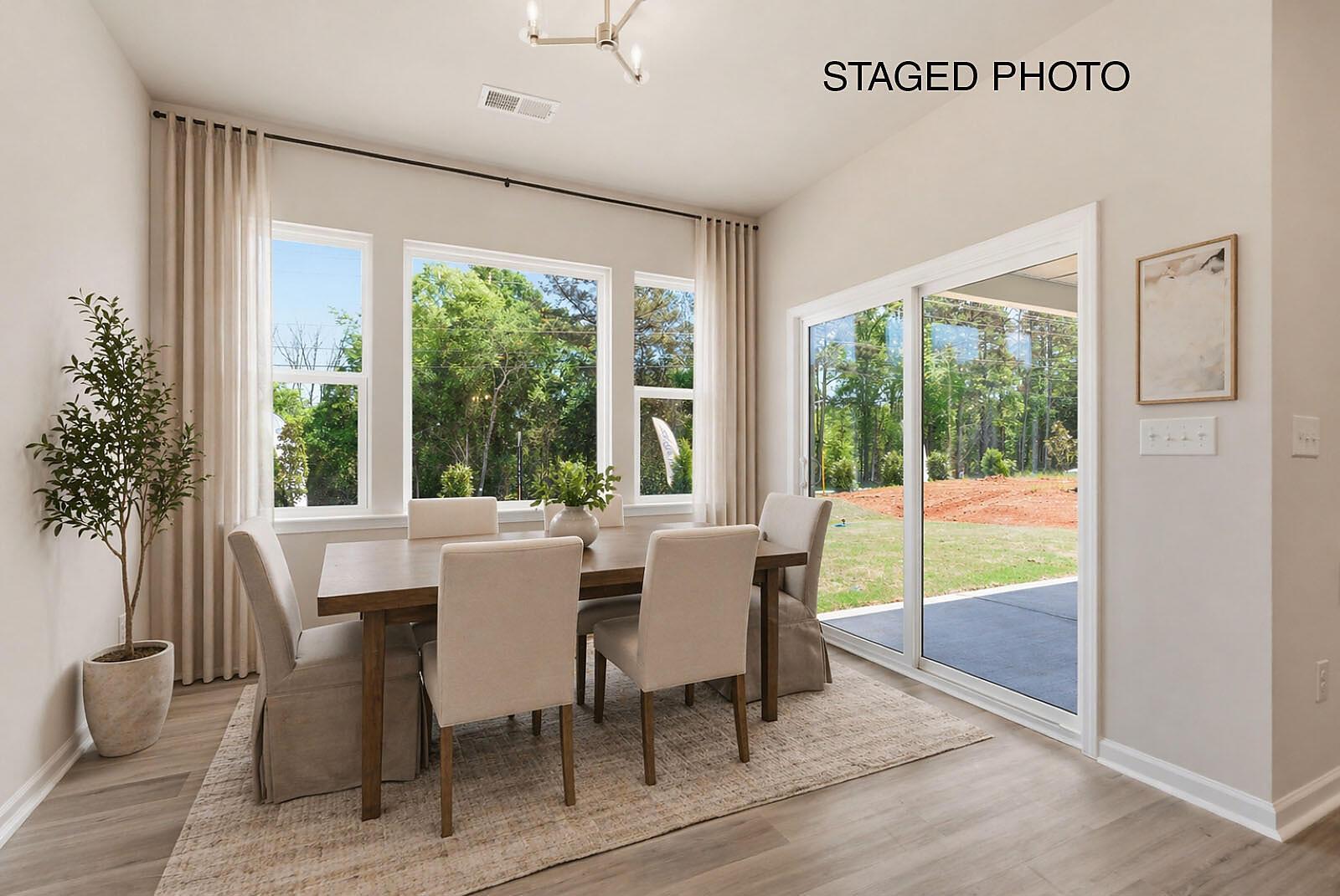 Breakfast area - Staged