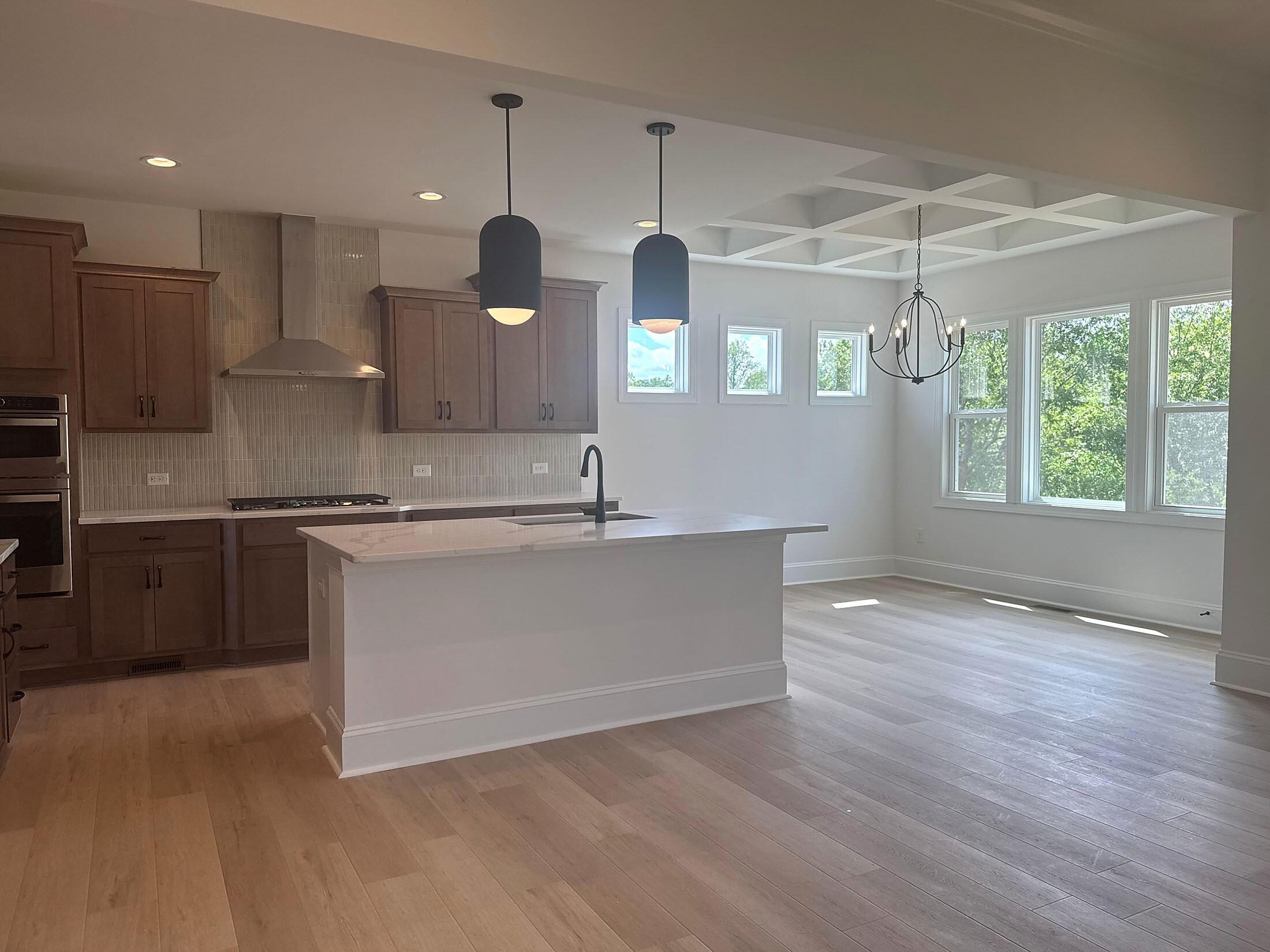 Kitchen & Breakfast area