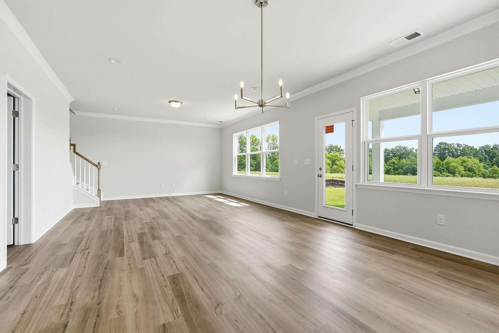 Breakfast area & Family Room