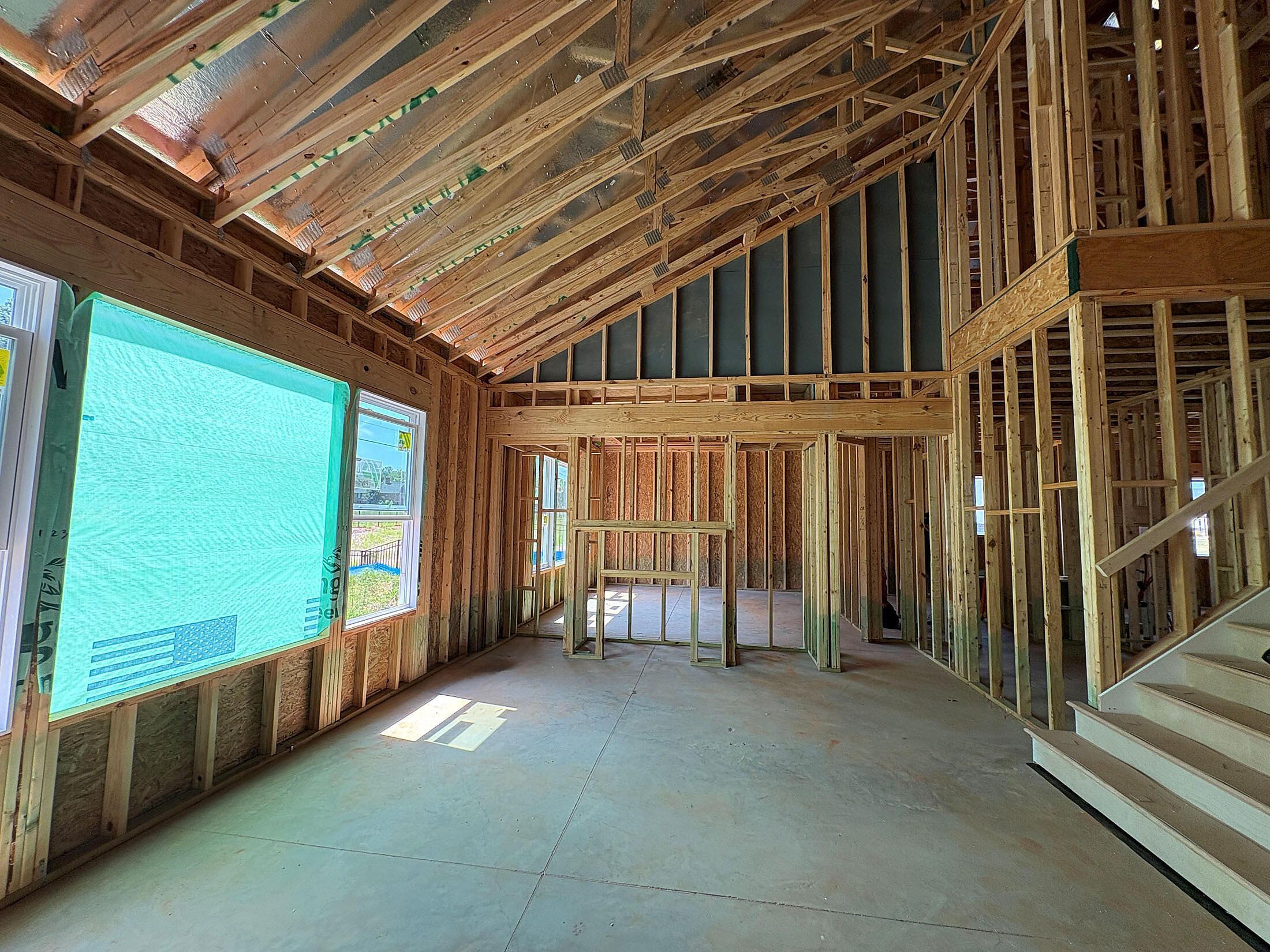 Family Room w Fireplace
