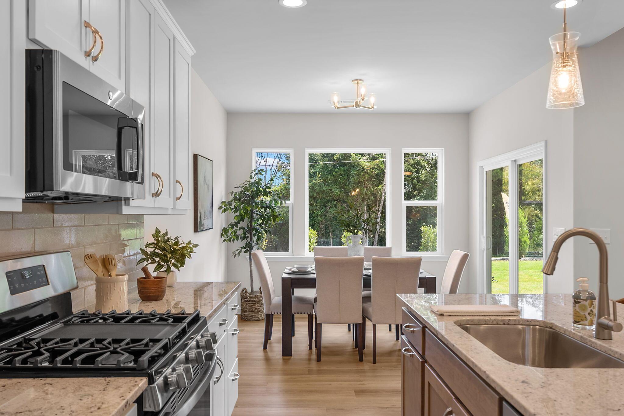 Kitchen & Breakfast area