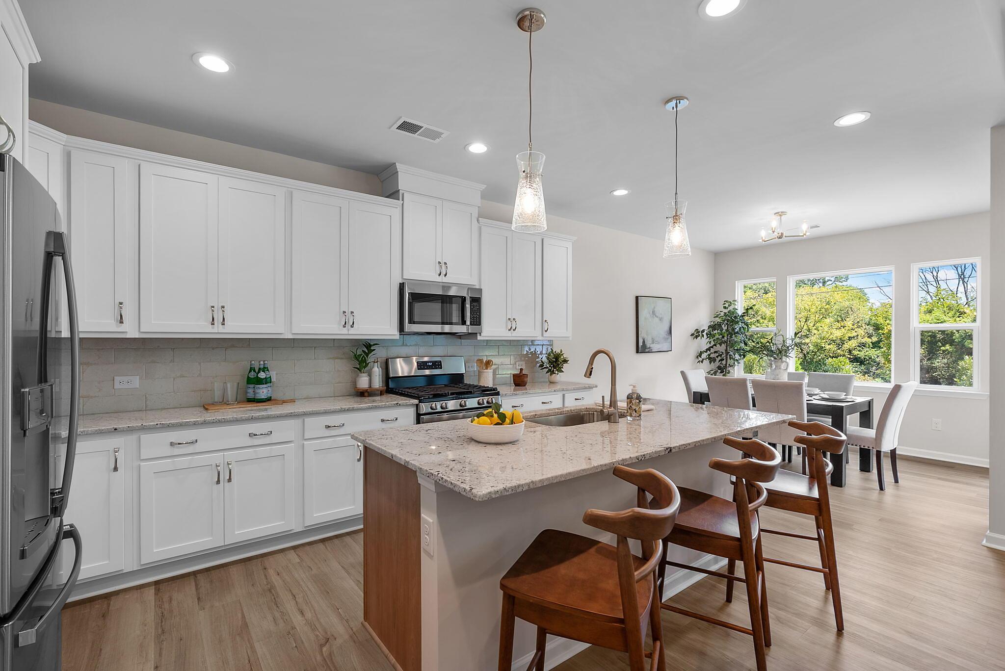 Kitchen & Breakfast area