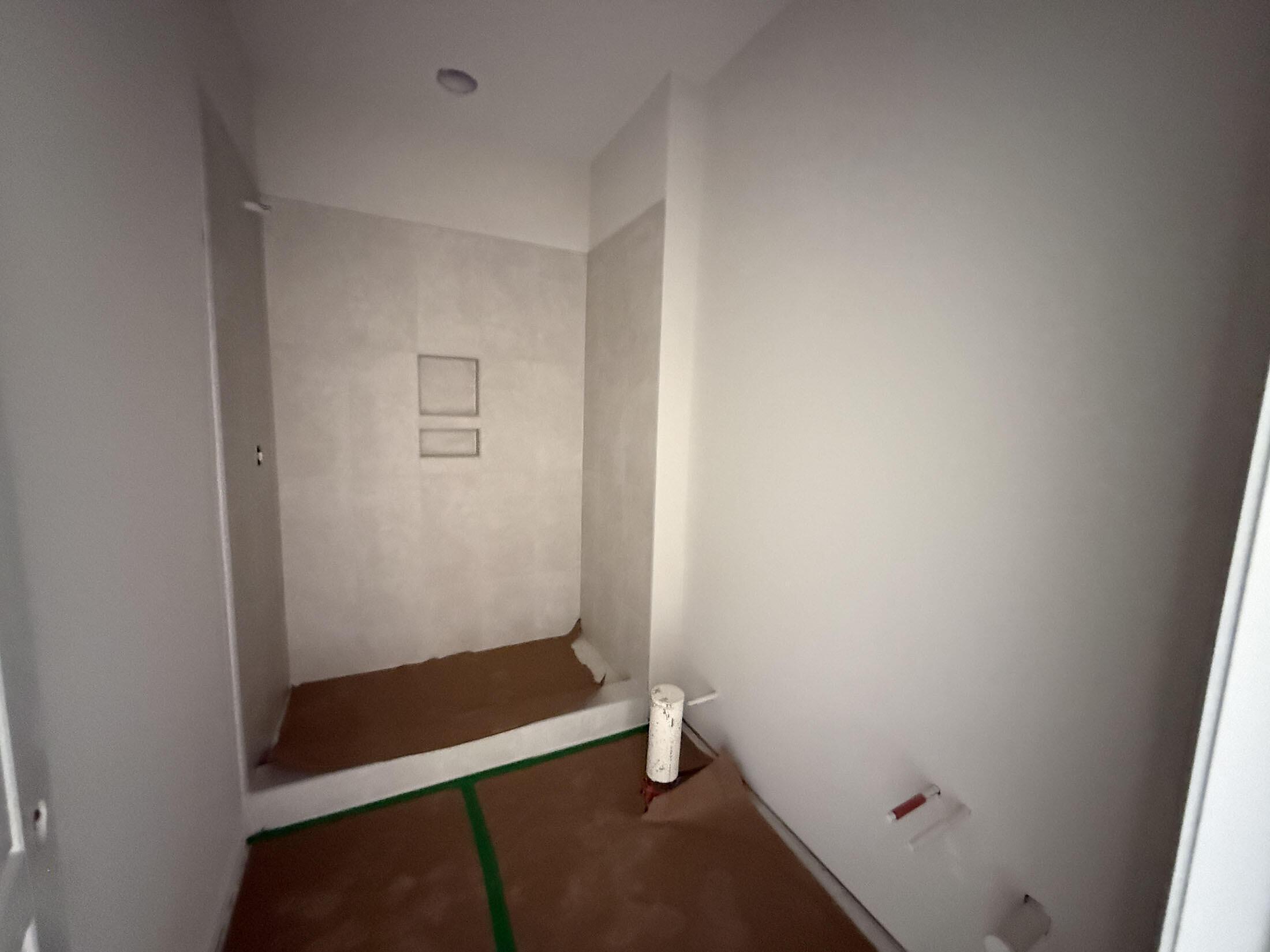 Bath 4 with tiled walk-in shower