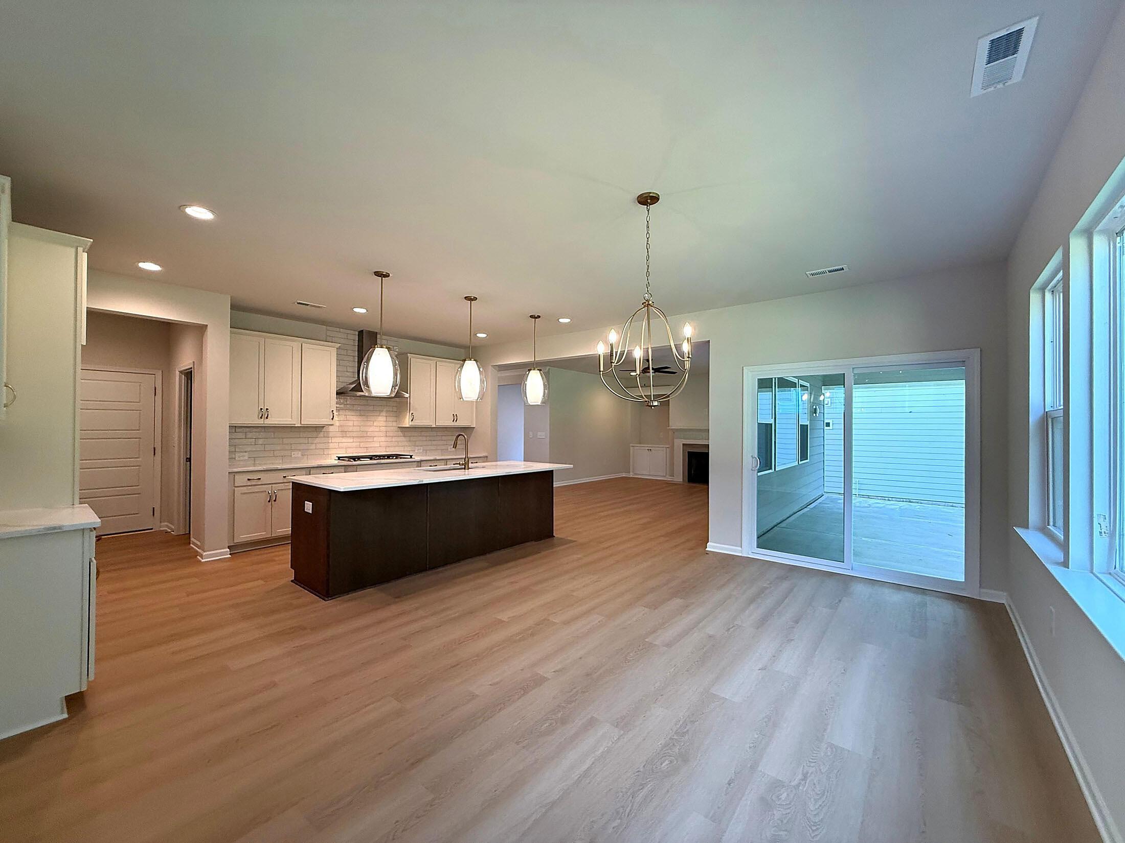 Kitchen & Breakfast area