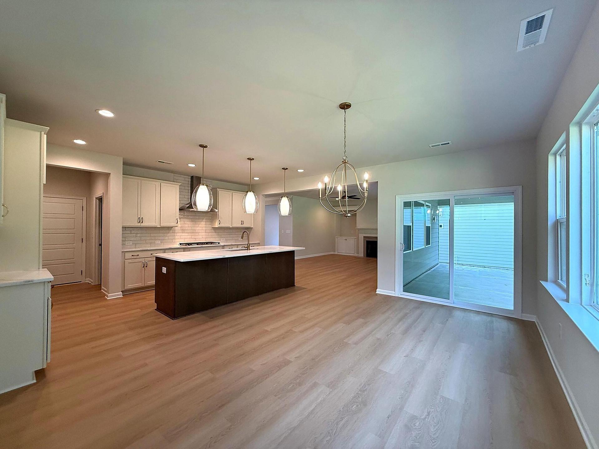 Kitchen & Breakfast area